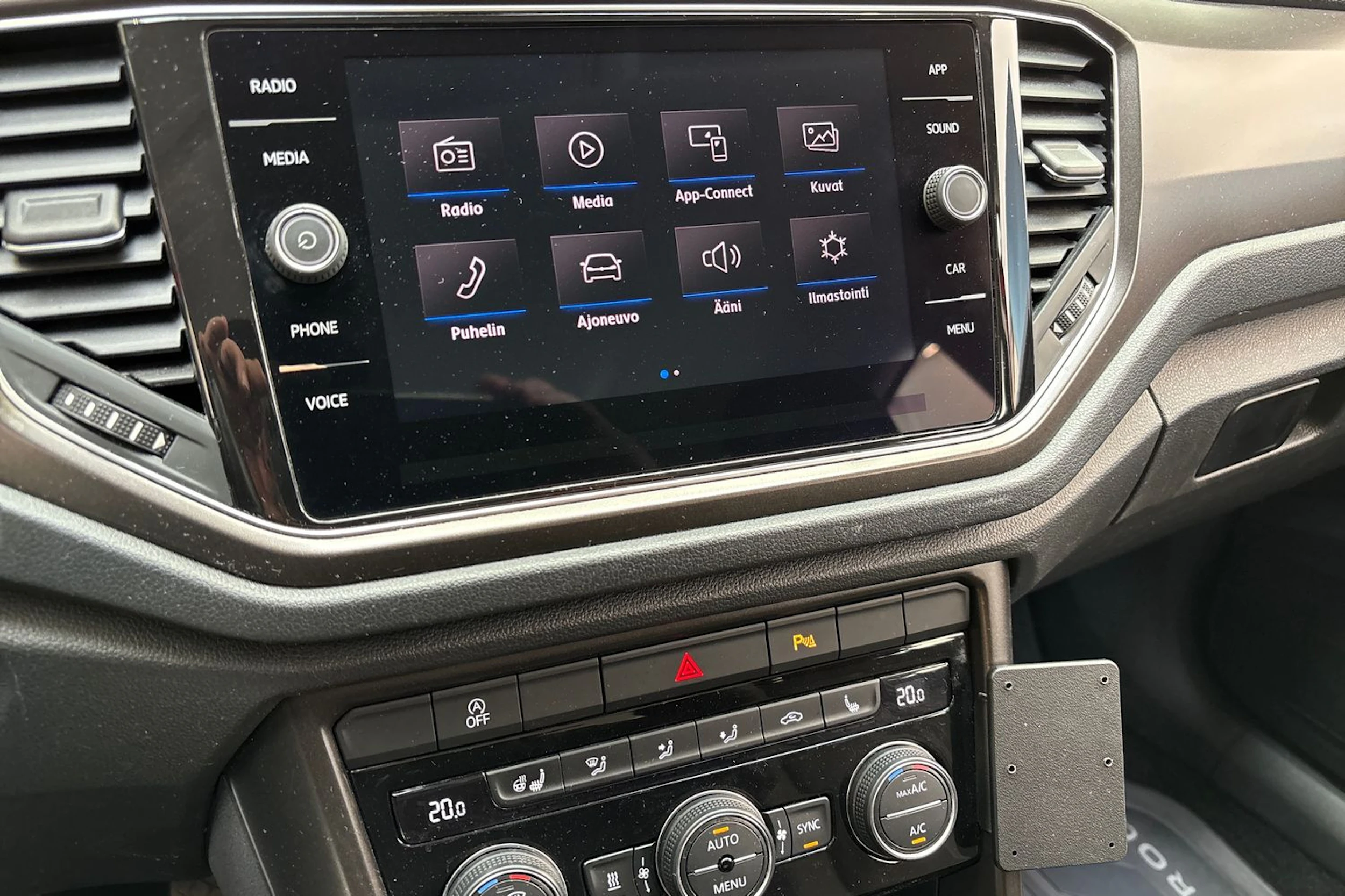 punainen Volkswagen T-Roc 2018 kuva 24.
