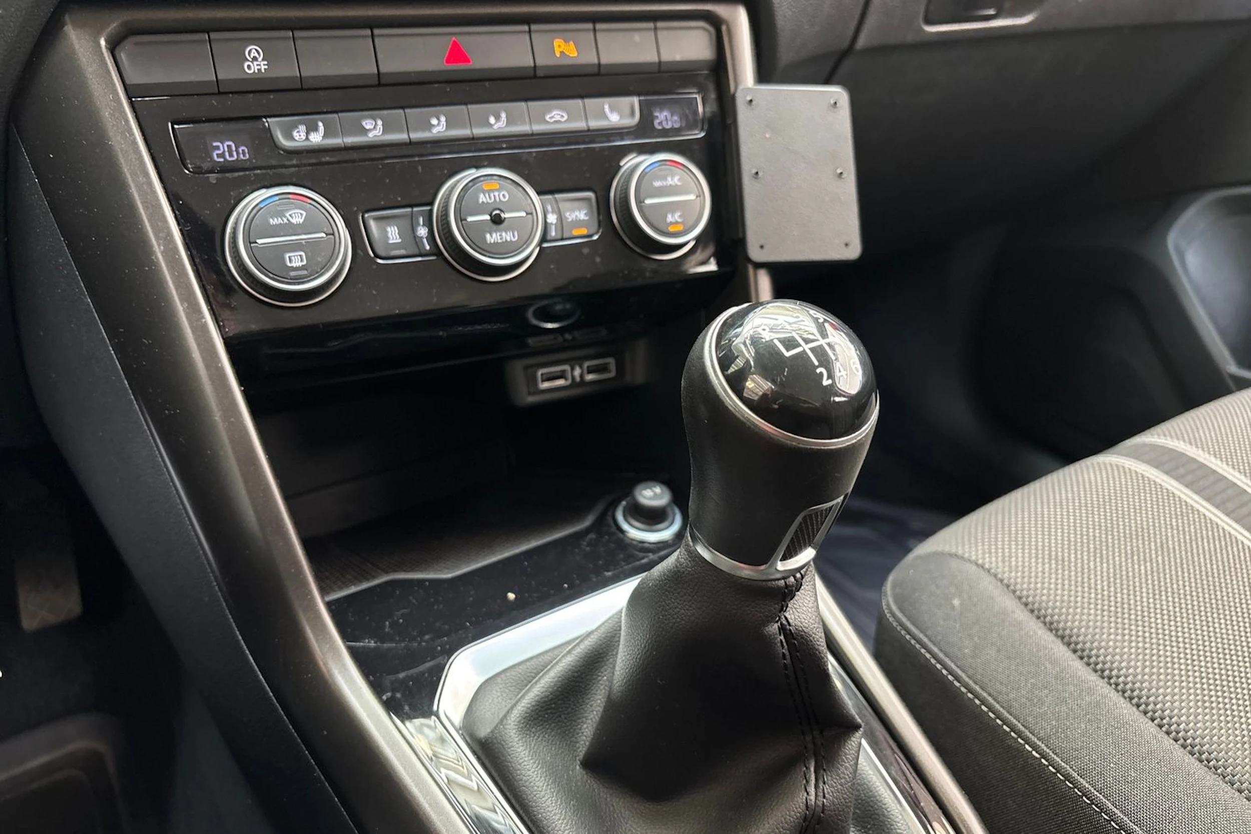 punainen Volkswagen T-Roc 2018 kuva 25.