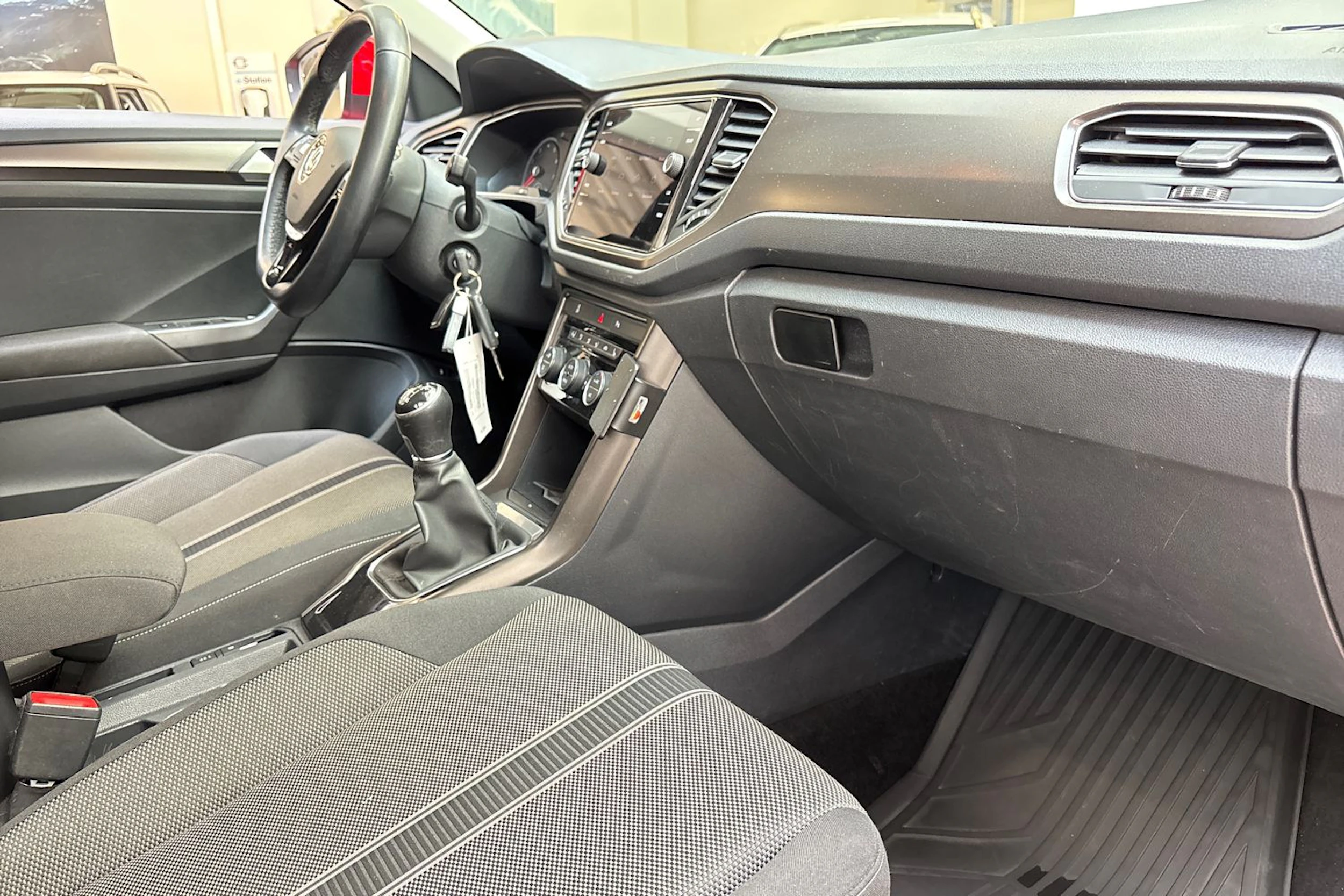 punainen Volkswagen T-Roc 2018 kuva 27.