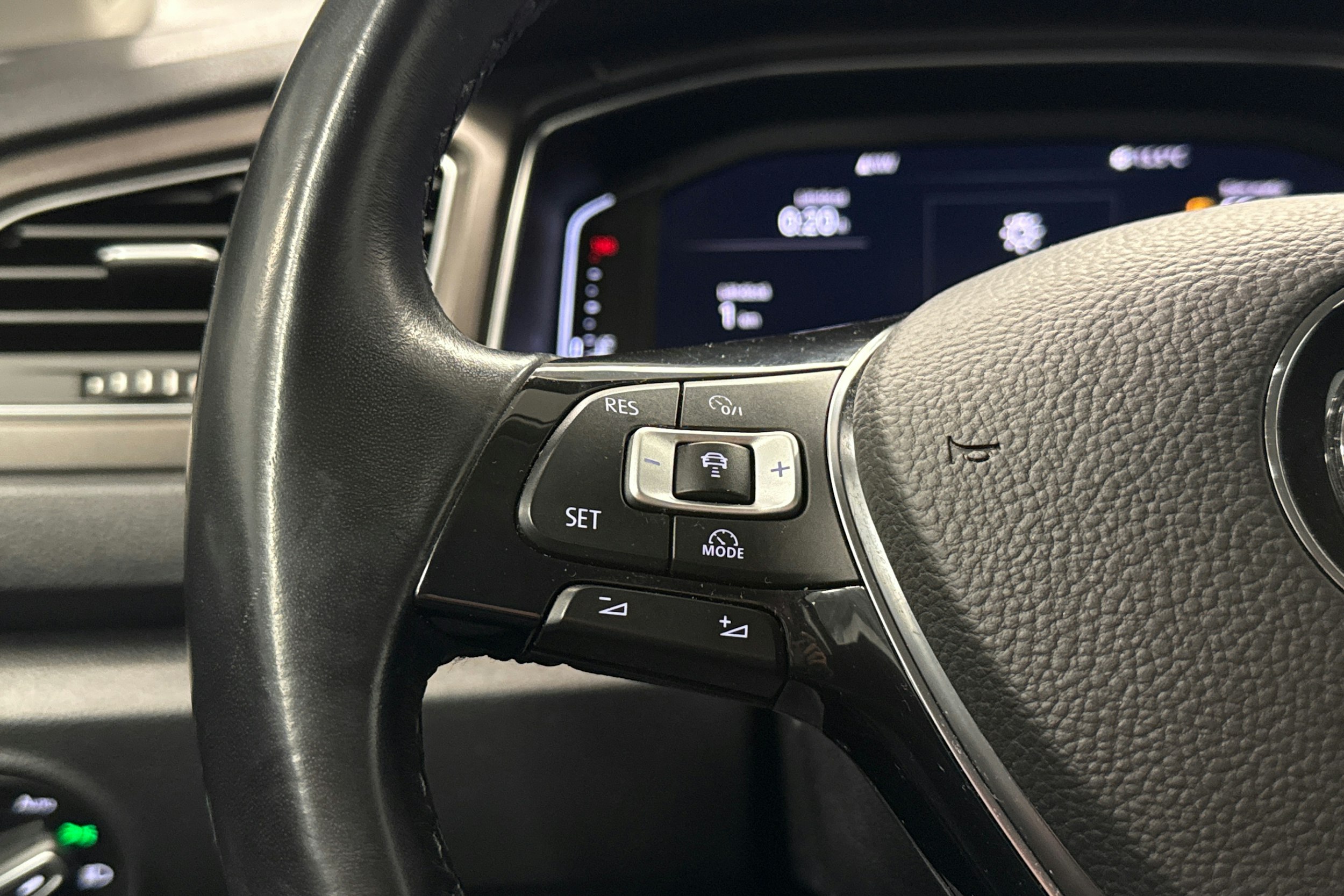 ruskea (beige) Volkswagen T-Roc 2018 kuva 15.