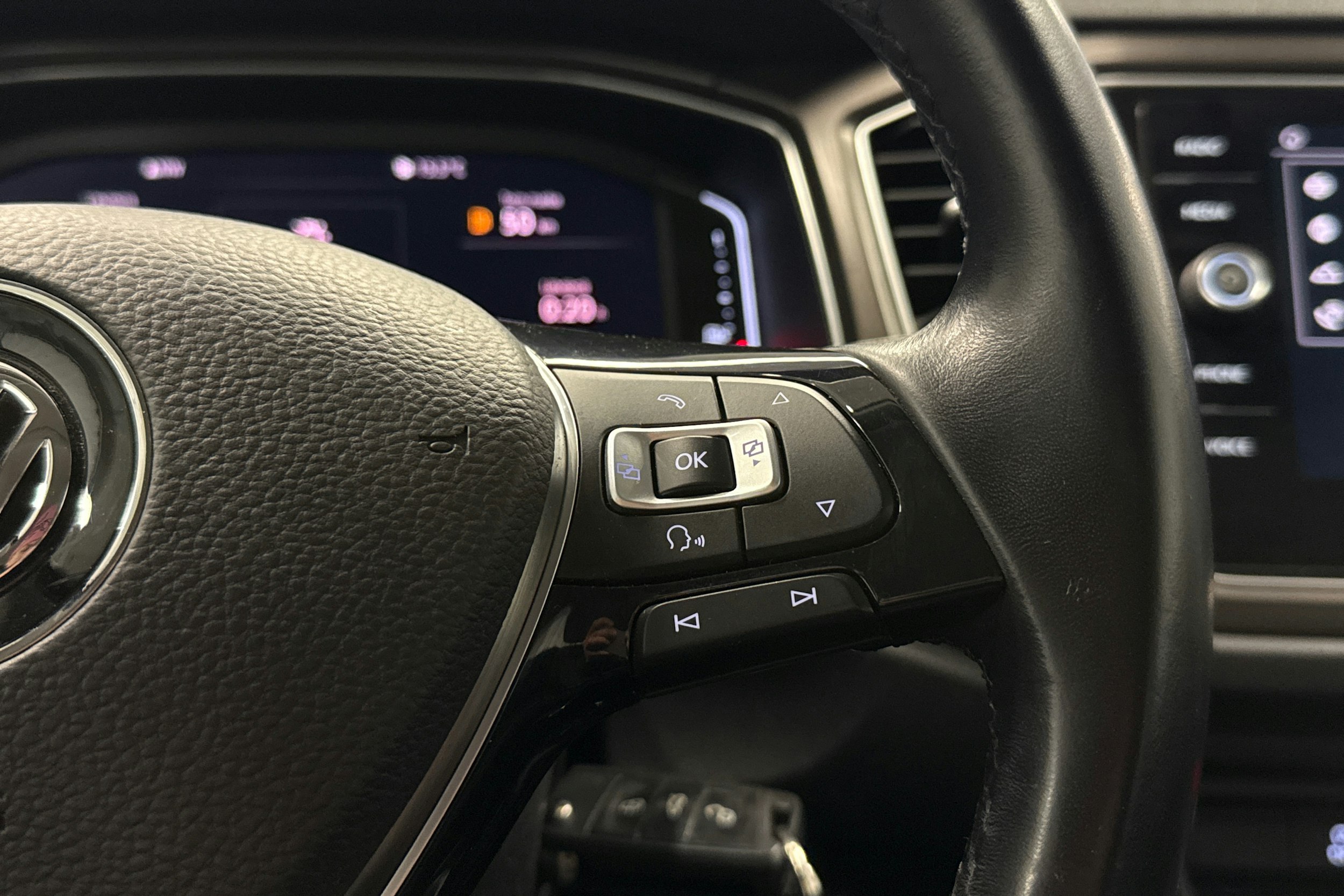 ruskea (beige) Volkswagen T-Roc 2018 kuva 16.