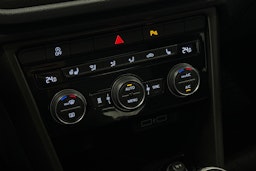 ruskea (beige) Volkswagen T-Roc 2018 kuva 23.