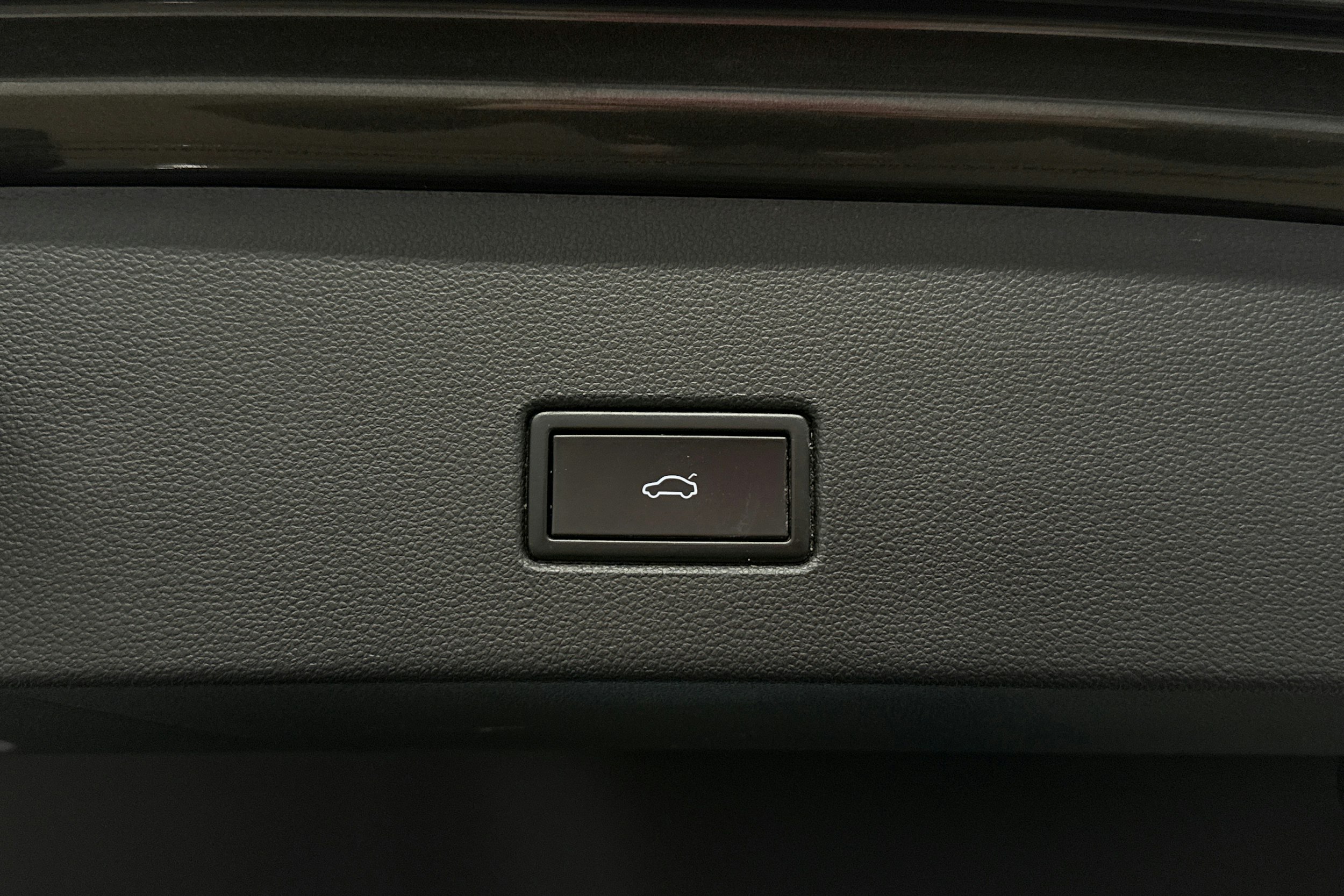 ruskea (beige) Volkswagen T-Roc 2018 kuva 27.