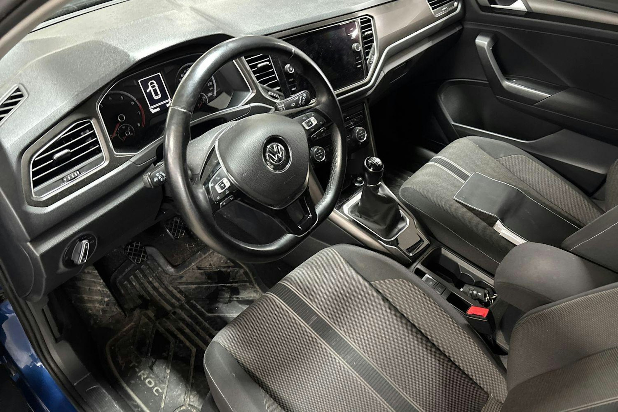 sininen Volkswagen T-Roc 2018 kuva 3.