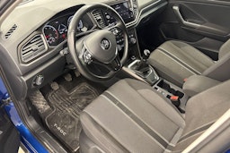 sininen Volkswagen T-Roc 2018 kuva 7.