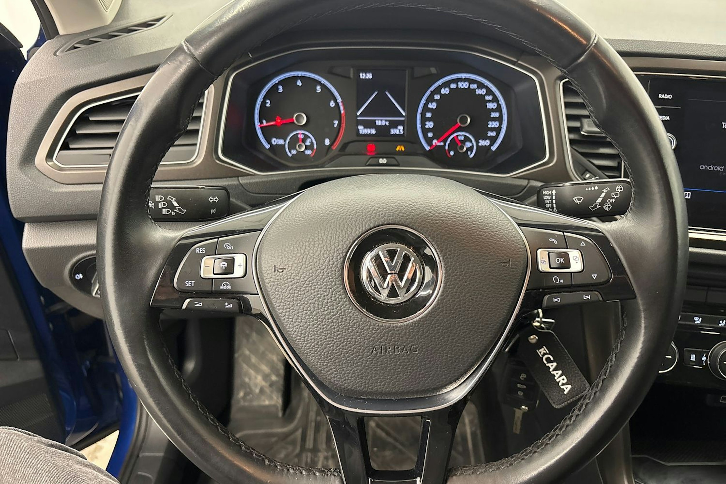 sininen Volkswagen T-Roc 2018 kuva 14.