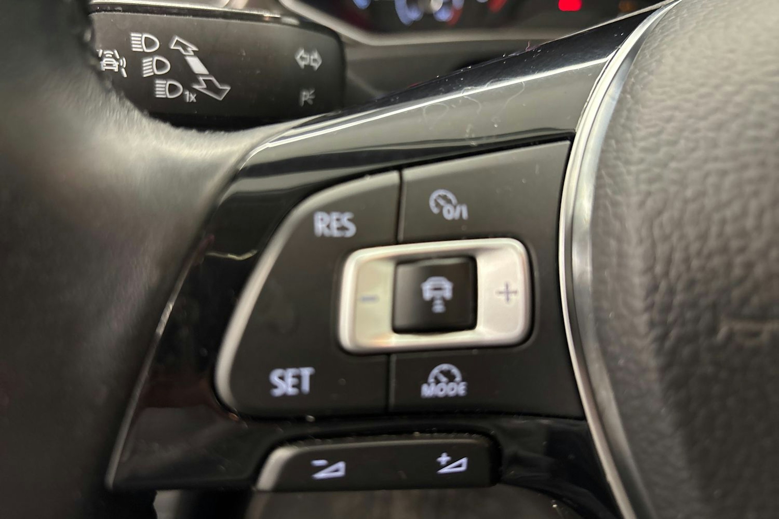 sininen Volkswagen T-Roc 2018 kuva 15.