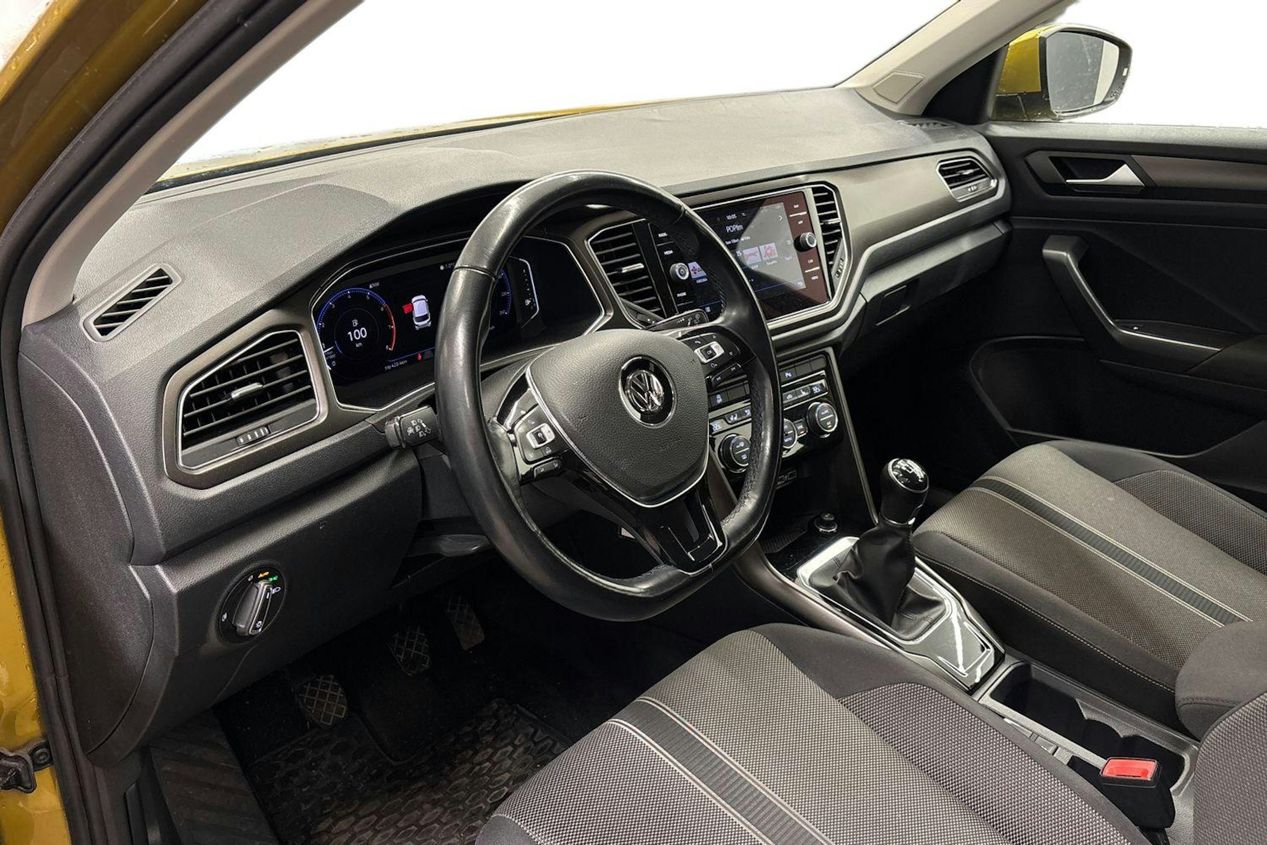 keltainen Volkswagen T-Roc 2018 kuva 3.