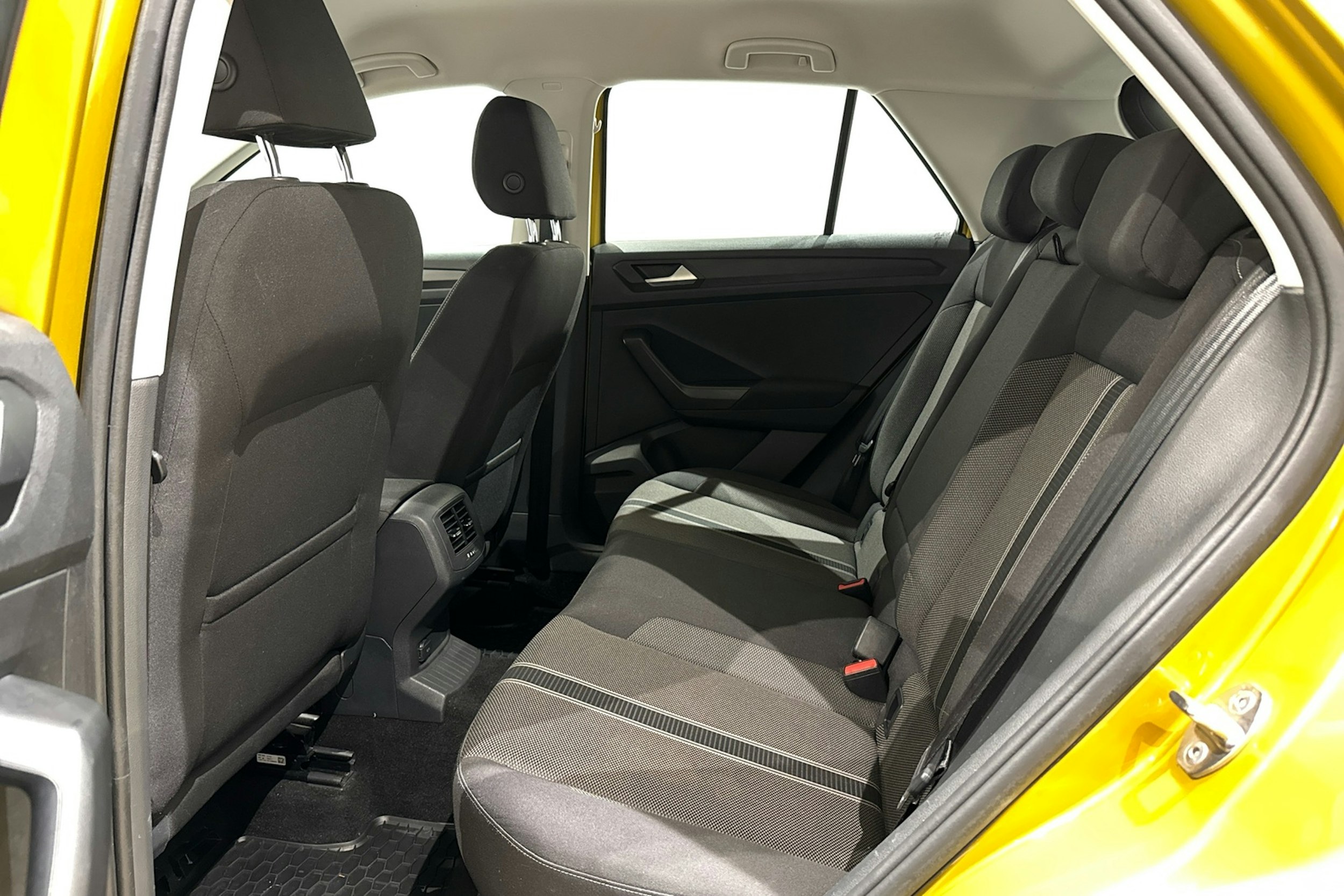 met. keltainen Volkswagen T-Roc 2018 kuva 8.