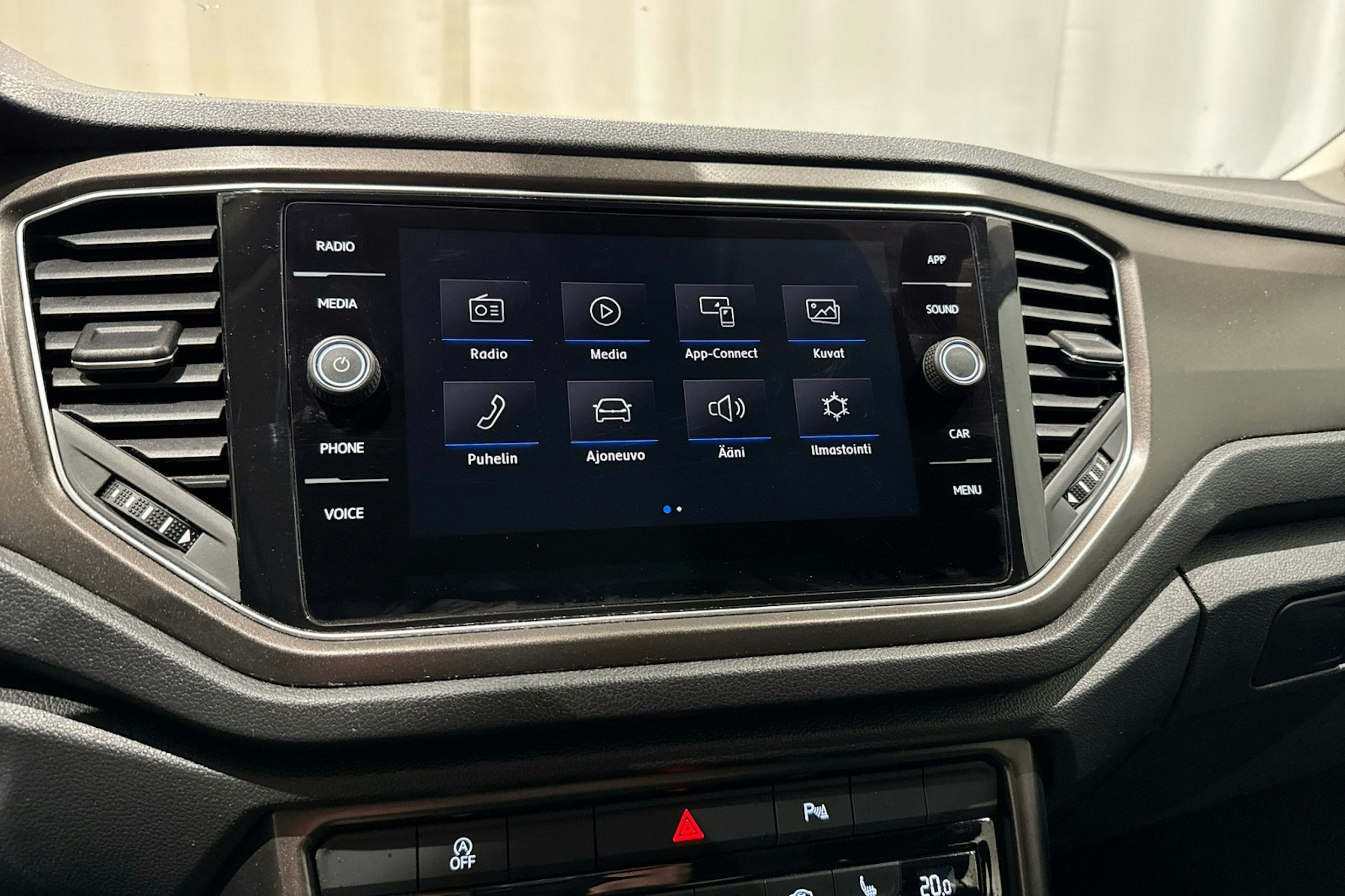 met. keltainen Volkswagen T-Roc 2018 kuva 15.