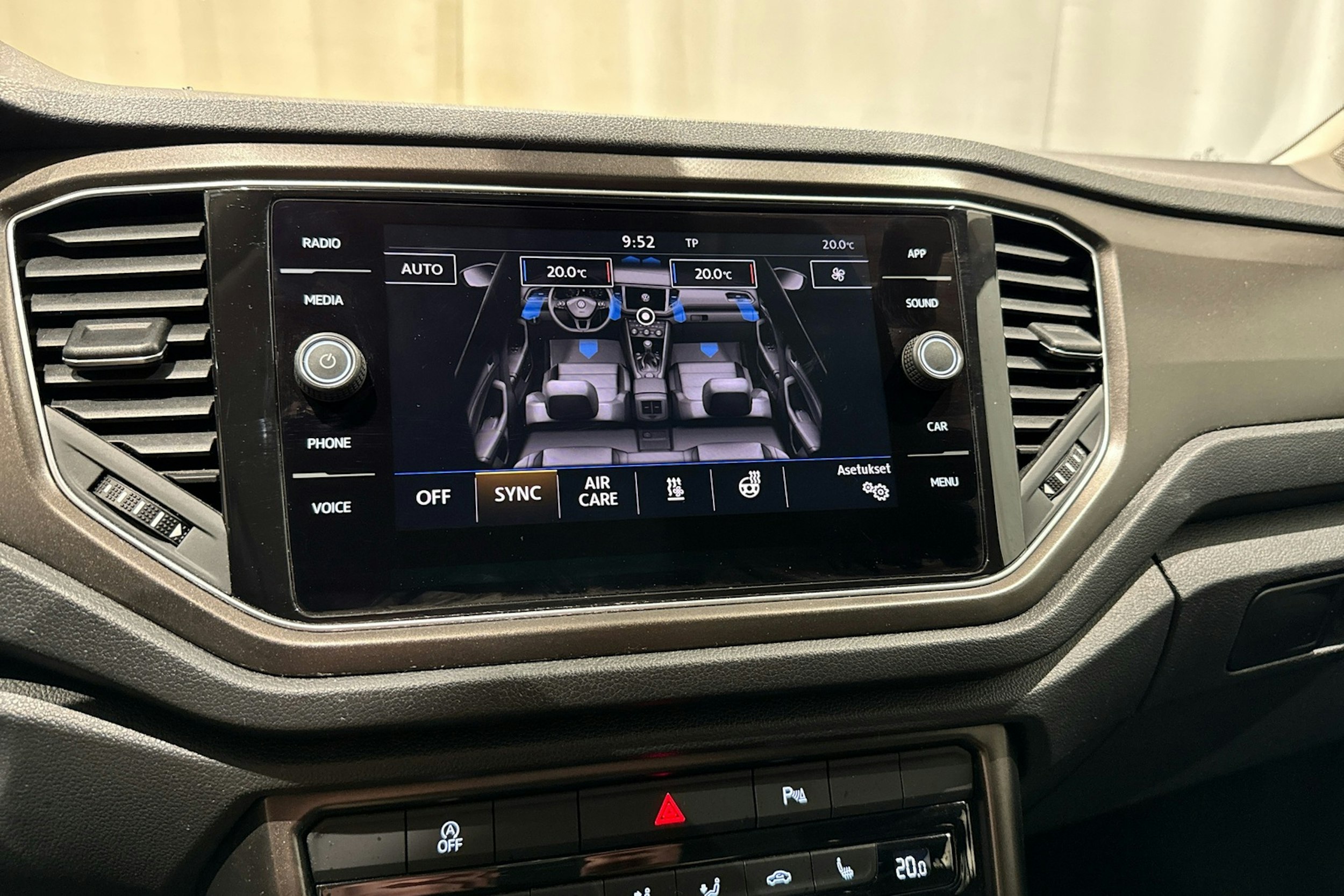 met. keltainen Volkswagen T-Roc 2018 kuva 17.