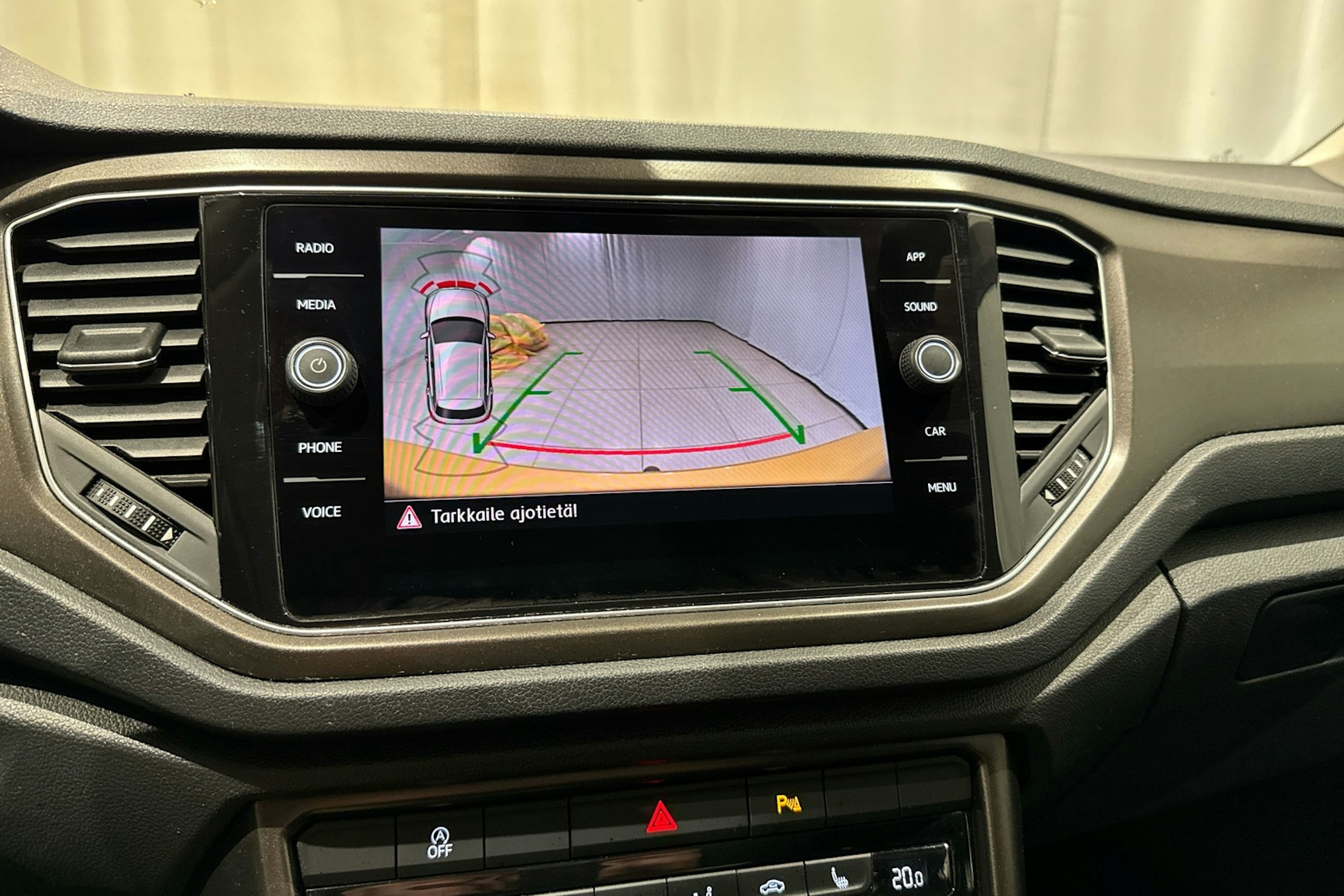 met. keltainen Volkswagen T-Roc 2018 kuva 18.