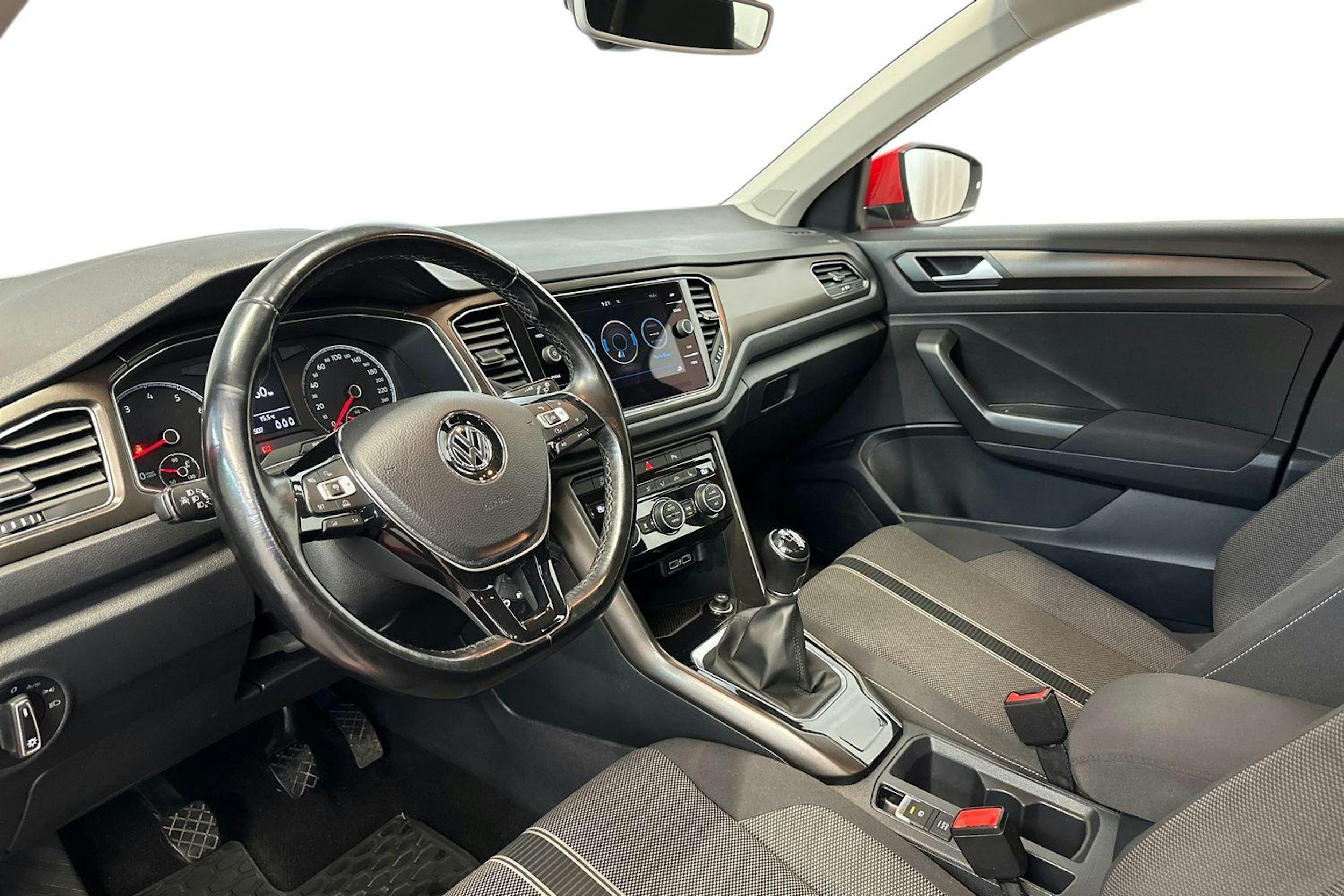punainen Volkswagen T-Roc 2018 kuva 7.