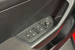 punainen Volkswagen T-Roc 2018 kuva 18.