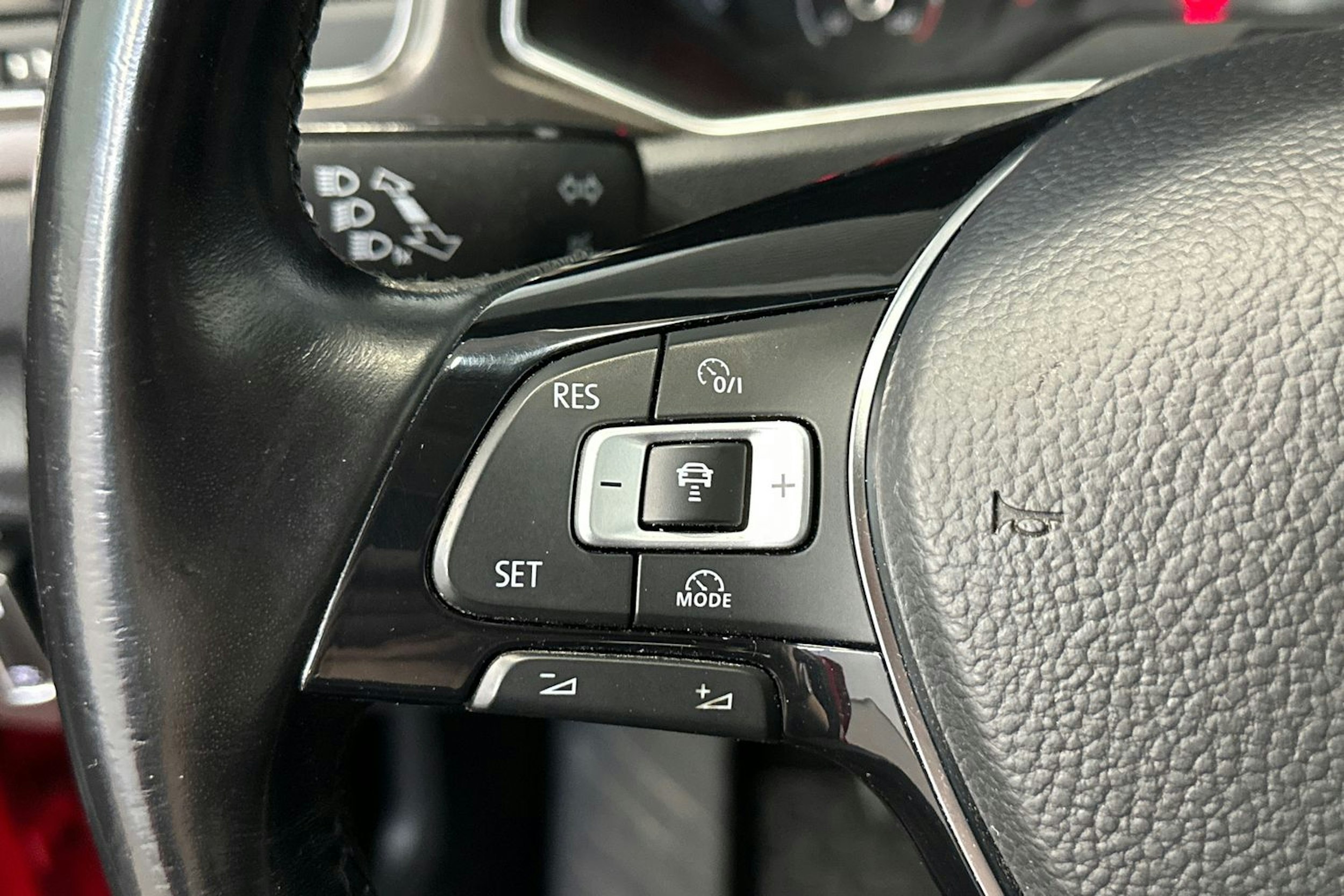 punainen Volkswagen T-Roc 2018 kuva 20.