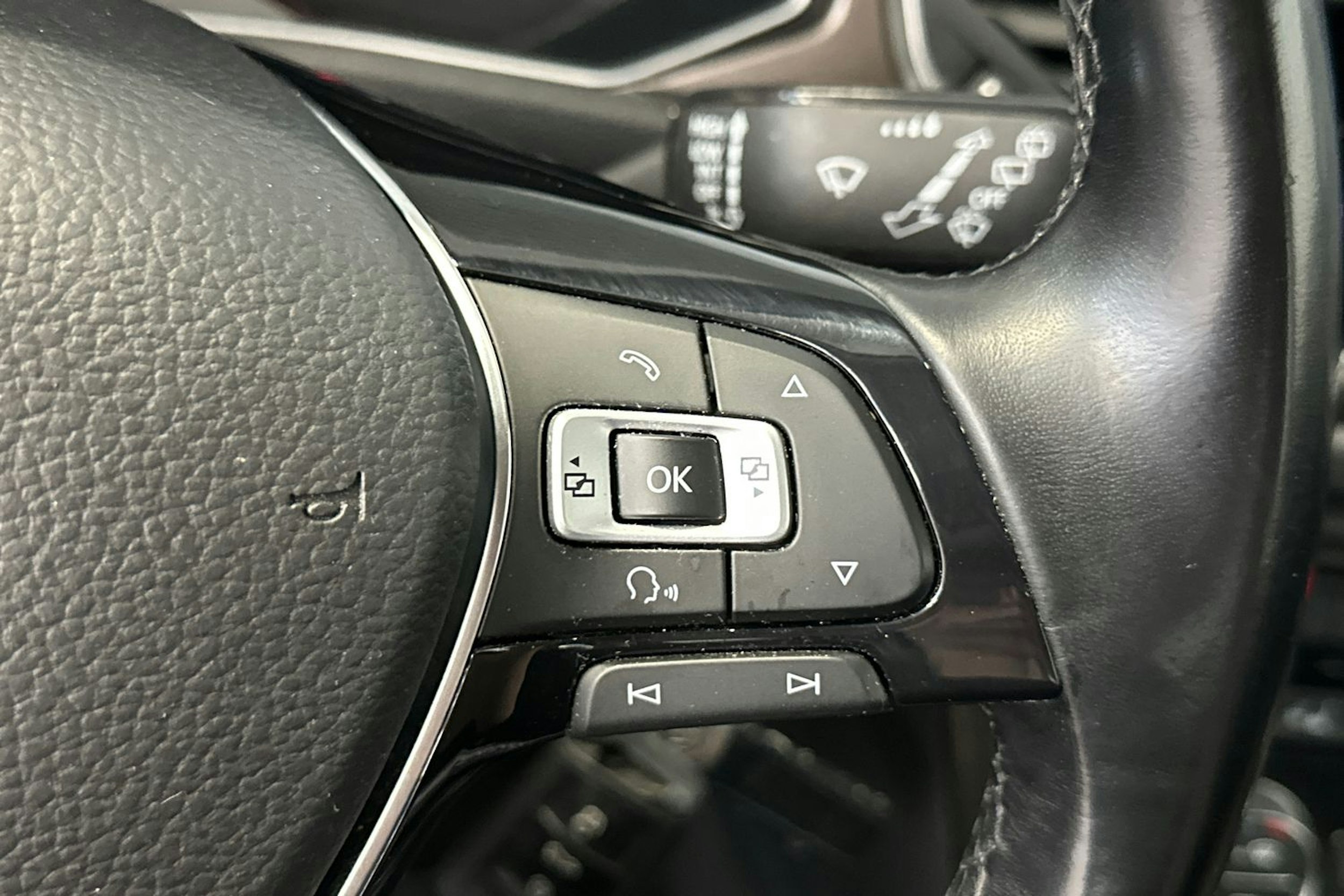 punainen Volkswagen T-Roc 2018 kuva 21.
