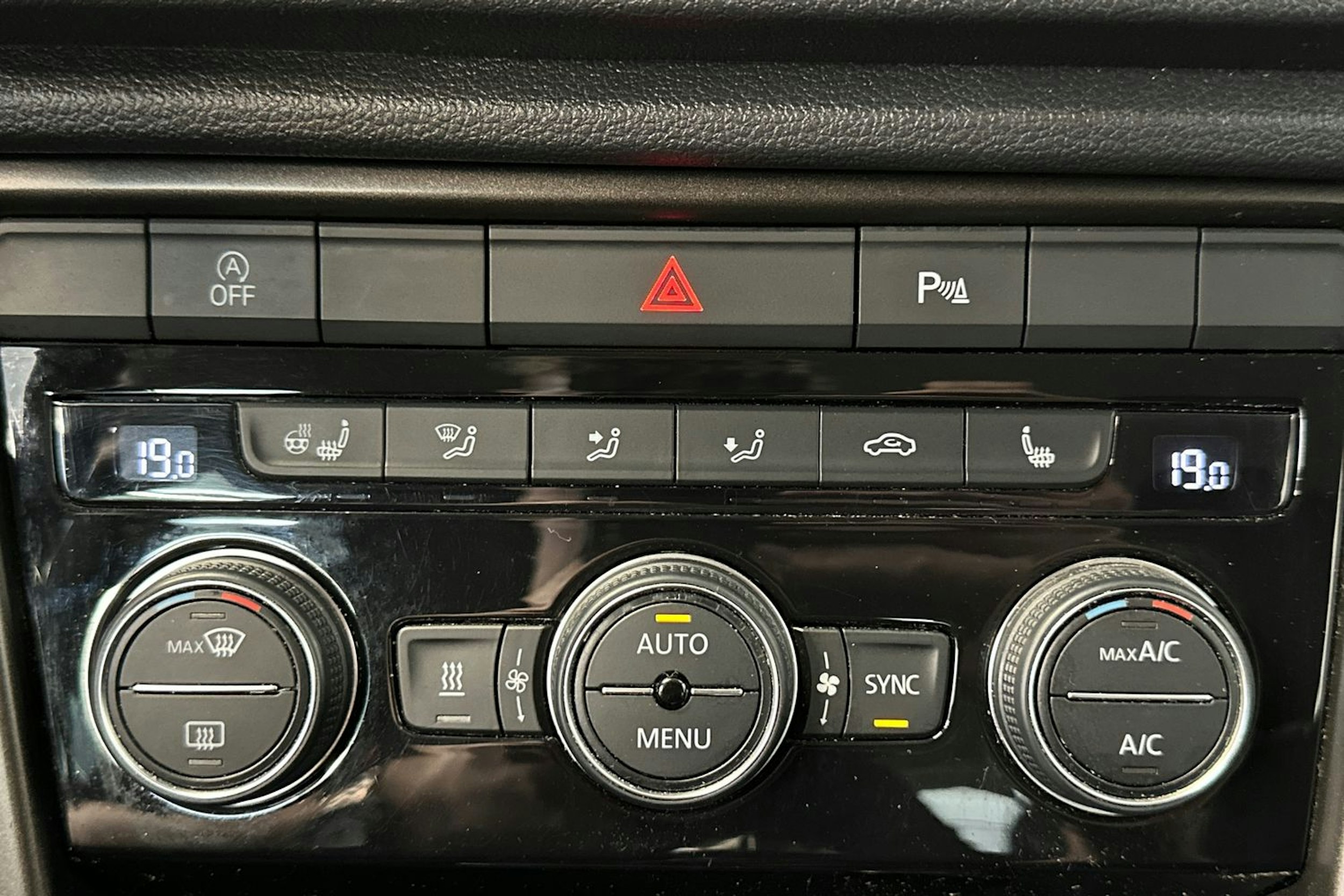 punainen Volkswagen T-Roc 2018 kuva 24.