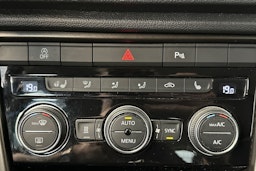 punainen Volkswagen T-Roc 2018 kuva 24.