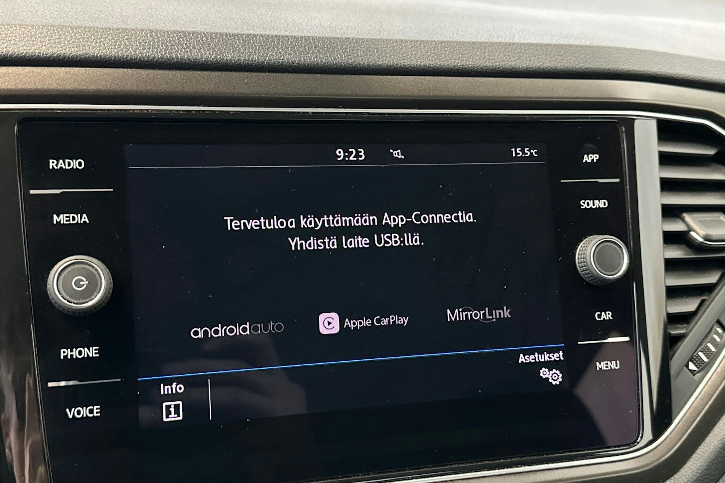 punainen Volkswagen T-Roc 2018 kuva 25.