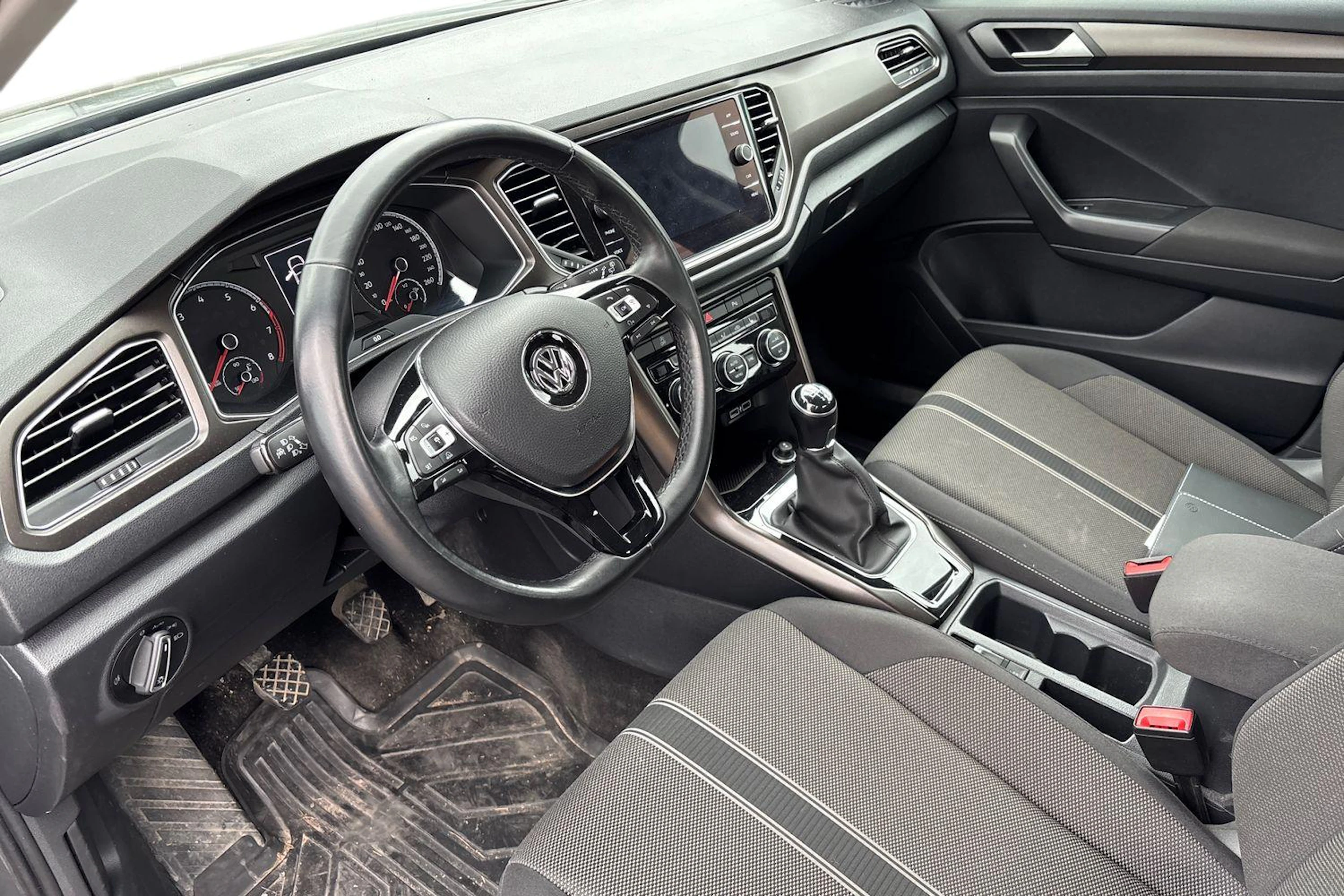 Harmaa Volkswagen T-Roc 2018 kuva 3.