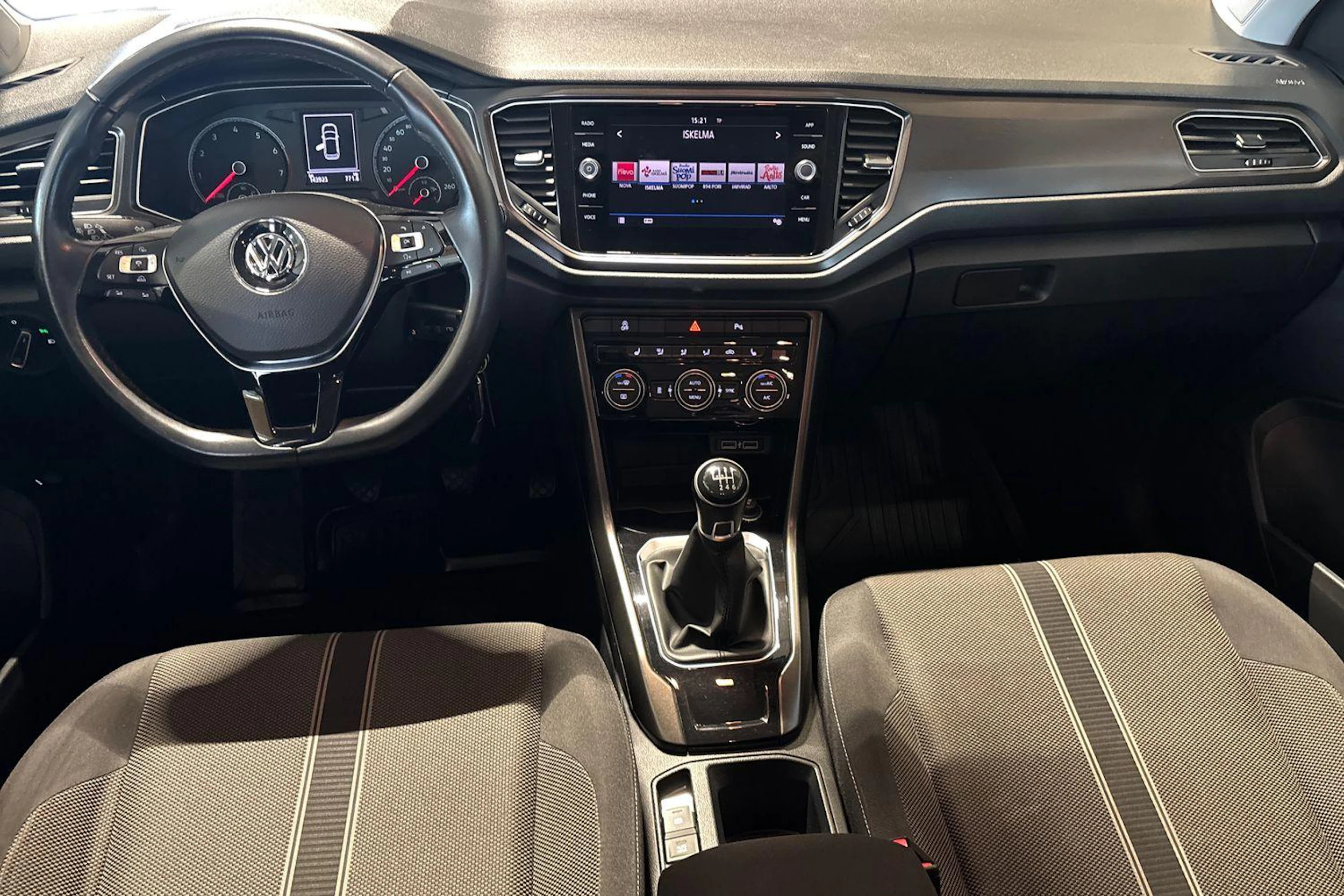 Harmaa Volkswagen T-Roc 2018 kuva 7.