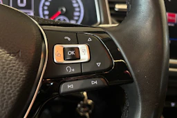Harmaa Volkswagen T-Roc 2018 kuva 13.