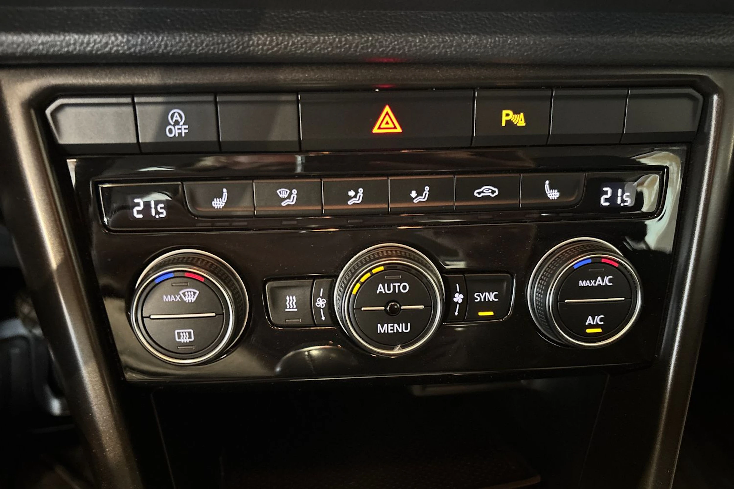 Harmaa Volkswagen T-Roc 2018 kuva 17.