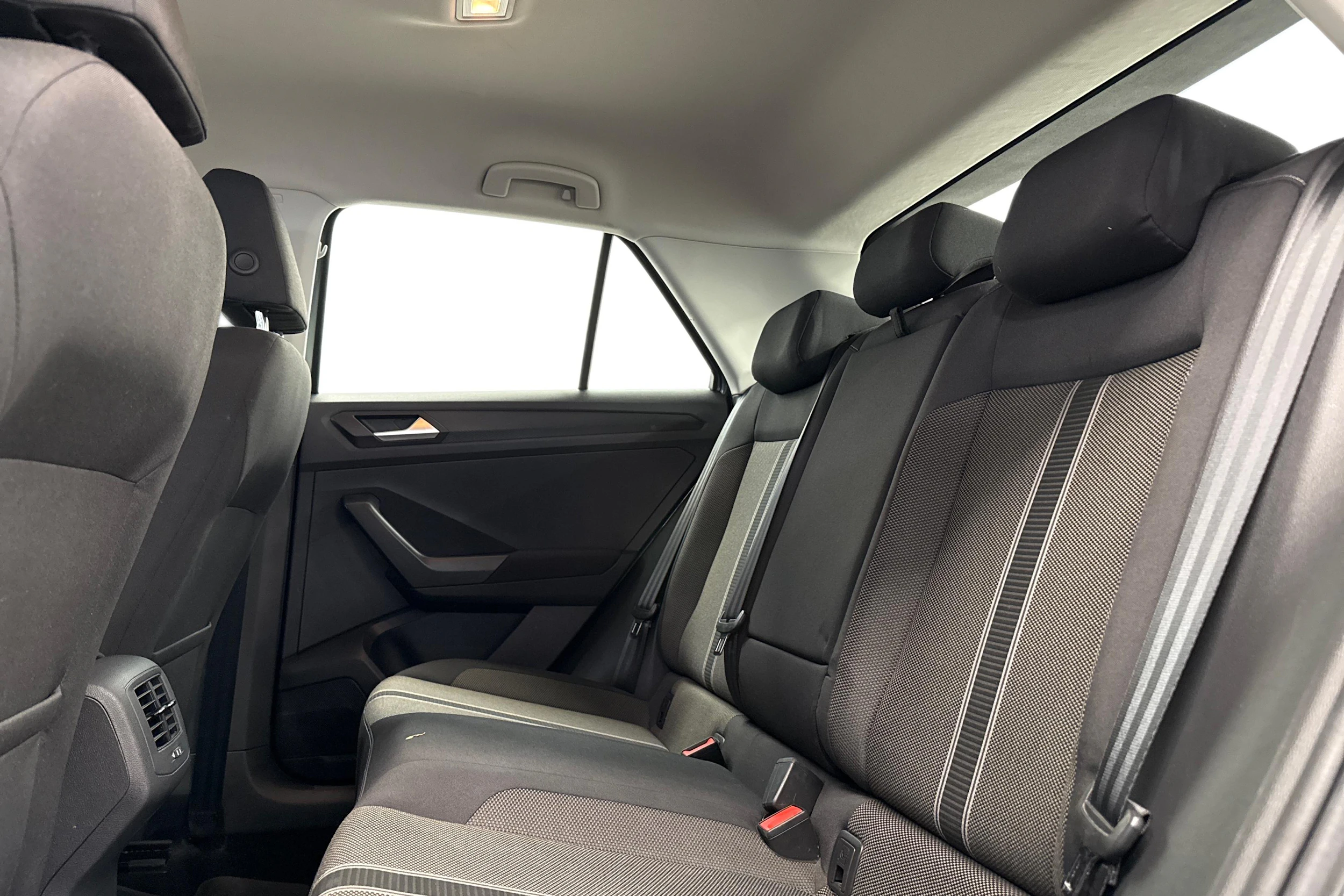 harmaa Volkswagen T-Roc 2018 kuva 11.
