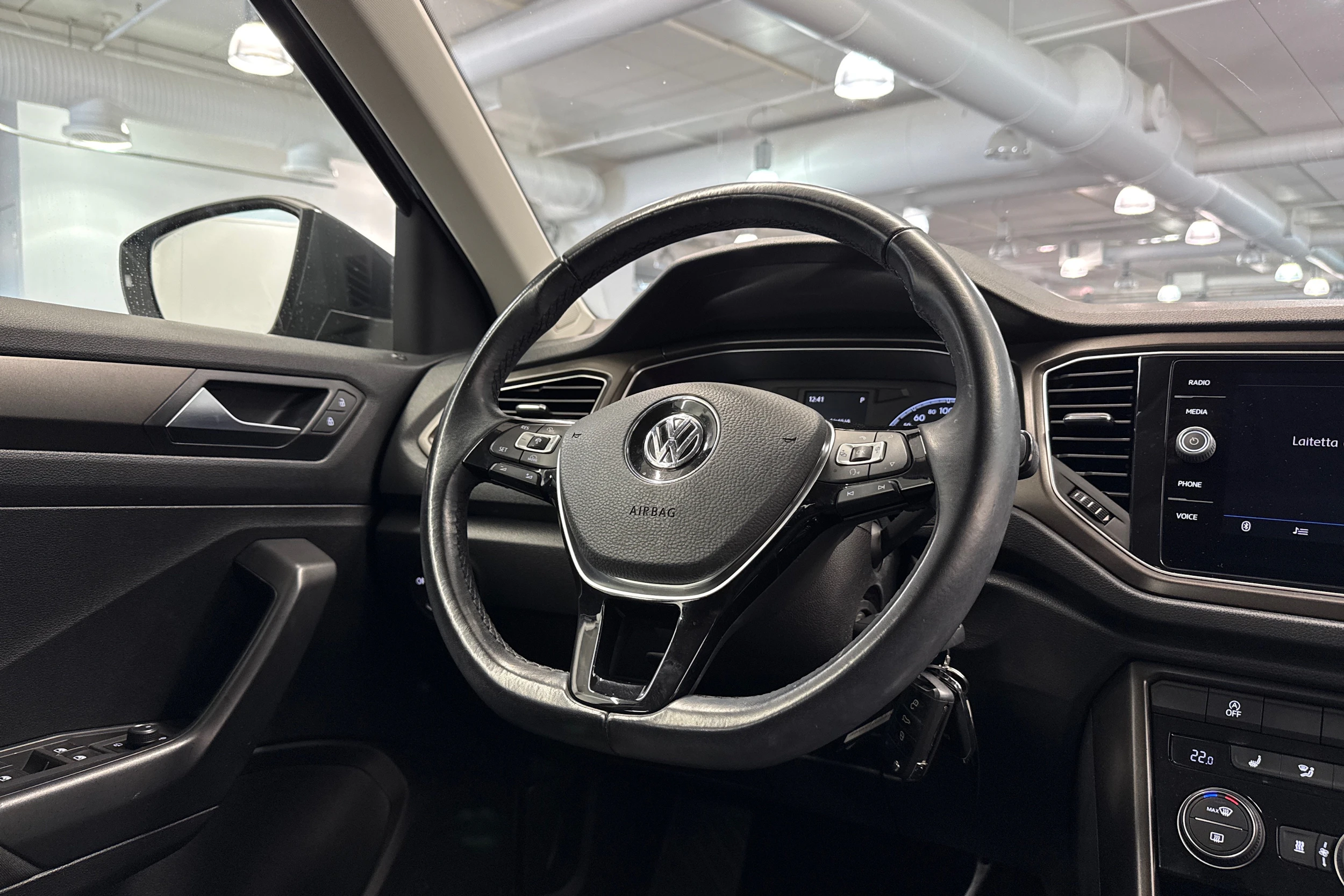 harmaa Volkswagen T-Roc 2018 kuva 17.