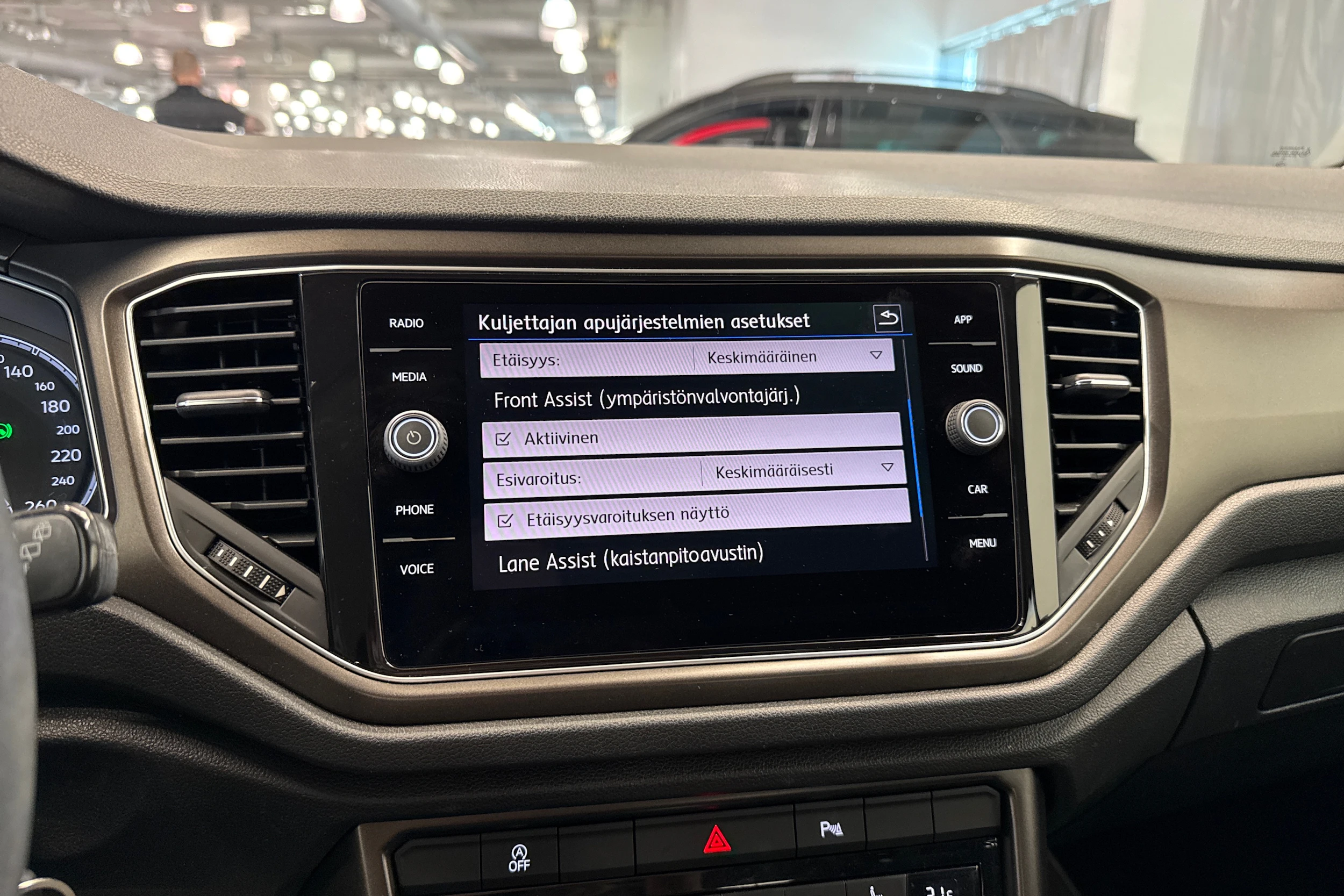 harmaa Volkswagen T-Roc 2018 kuva 29.