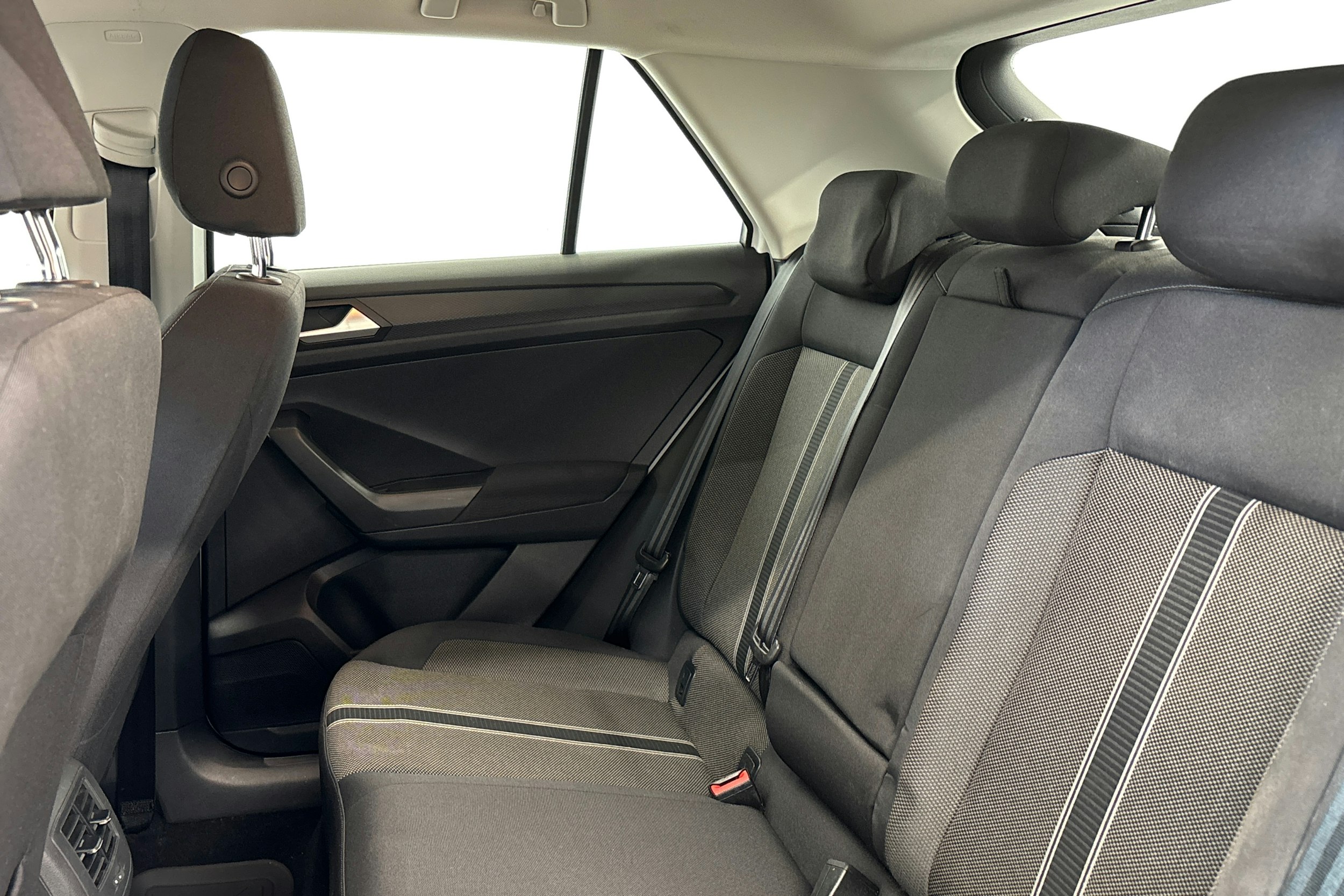 valkoinen Volkswagen T-Roc 2018 kuva 13.