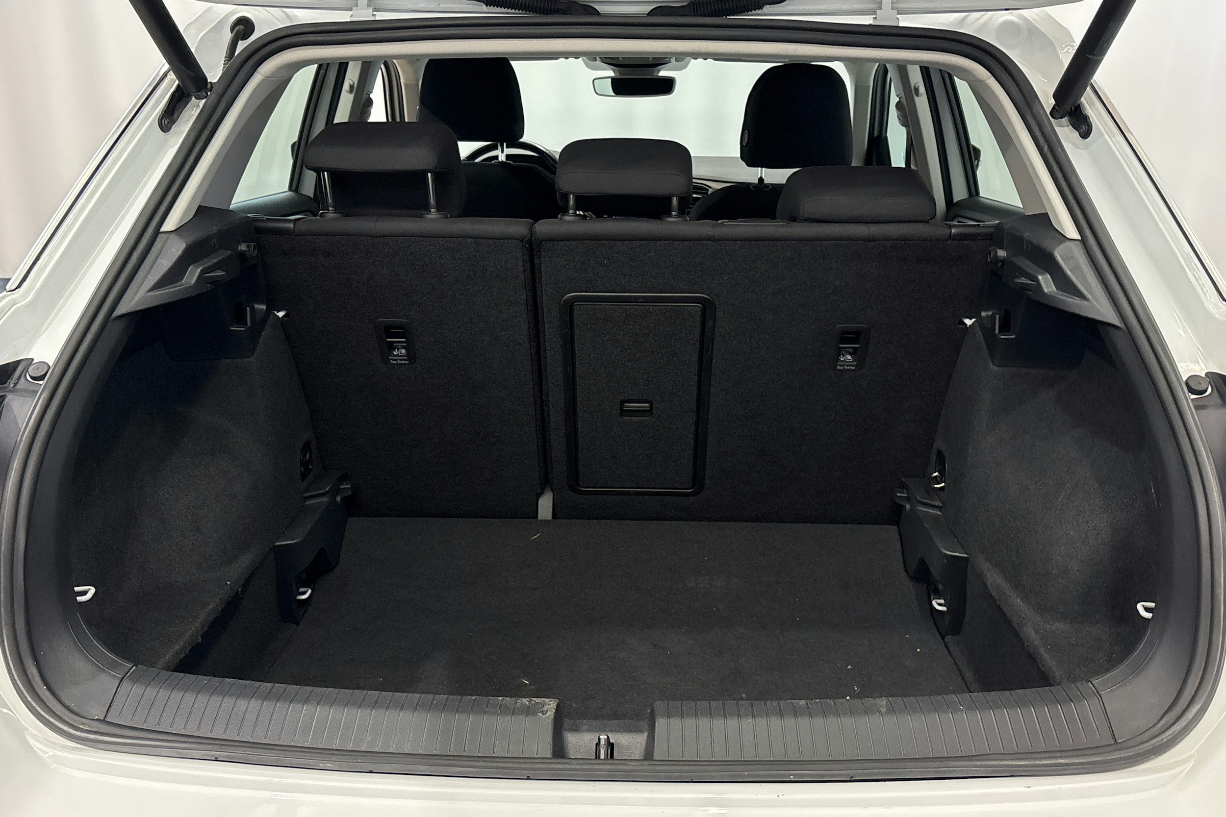 valkoinen Volkswagen T-Roc 2018 kuva 14.