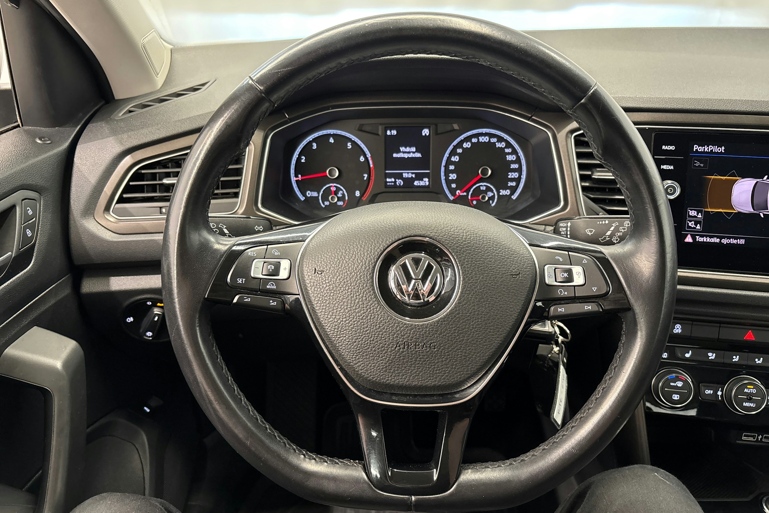 valkoinen Volkswagen T-Roc 2018 kuva 16.