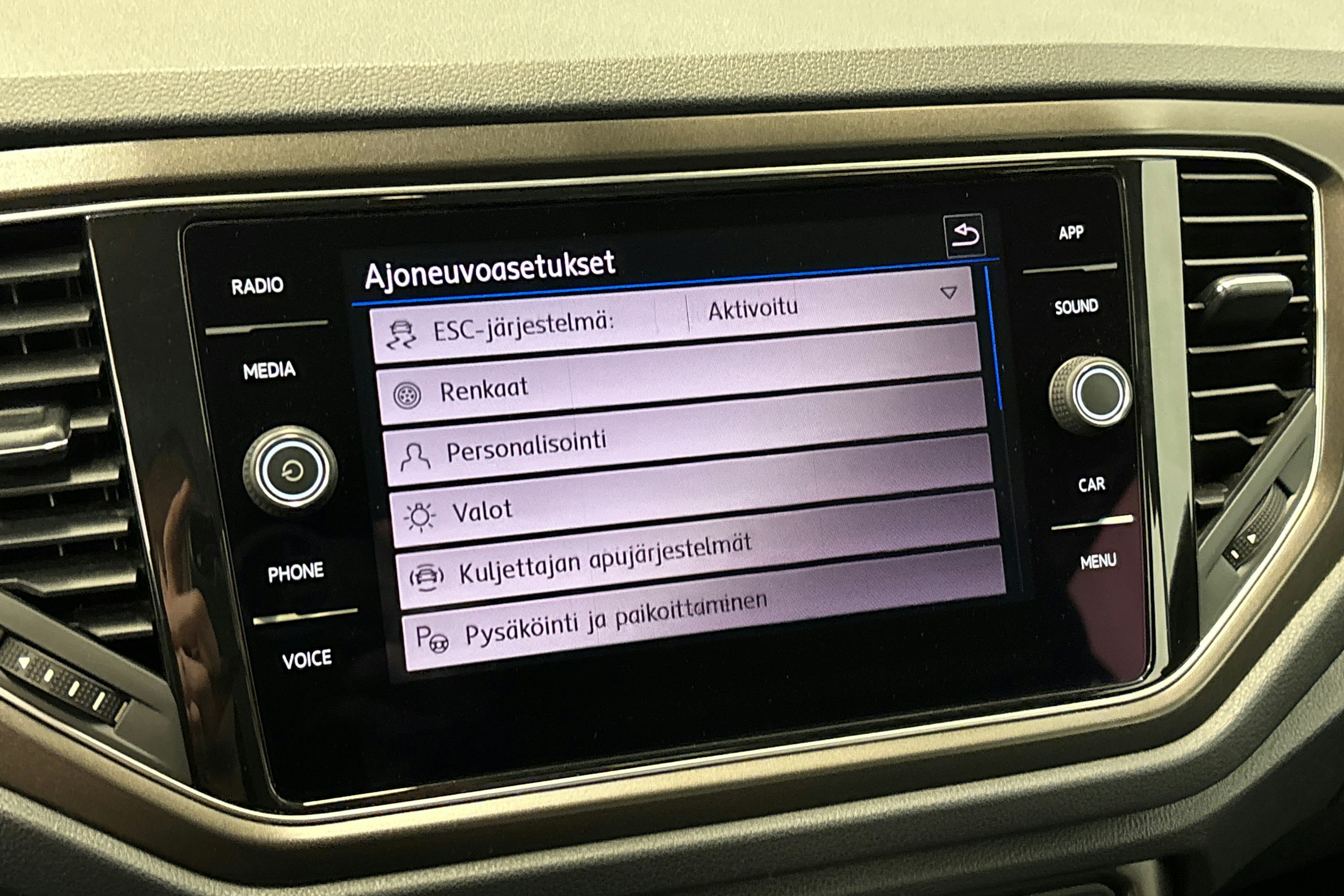 valkoinen Volkswagen T-Roc 2018 kuva 21.