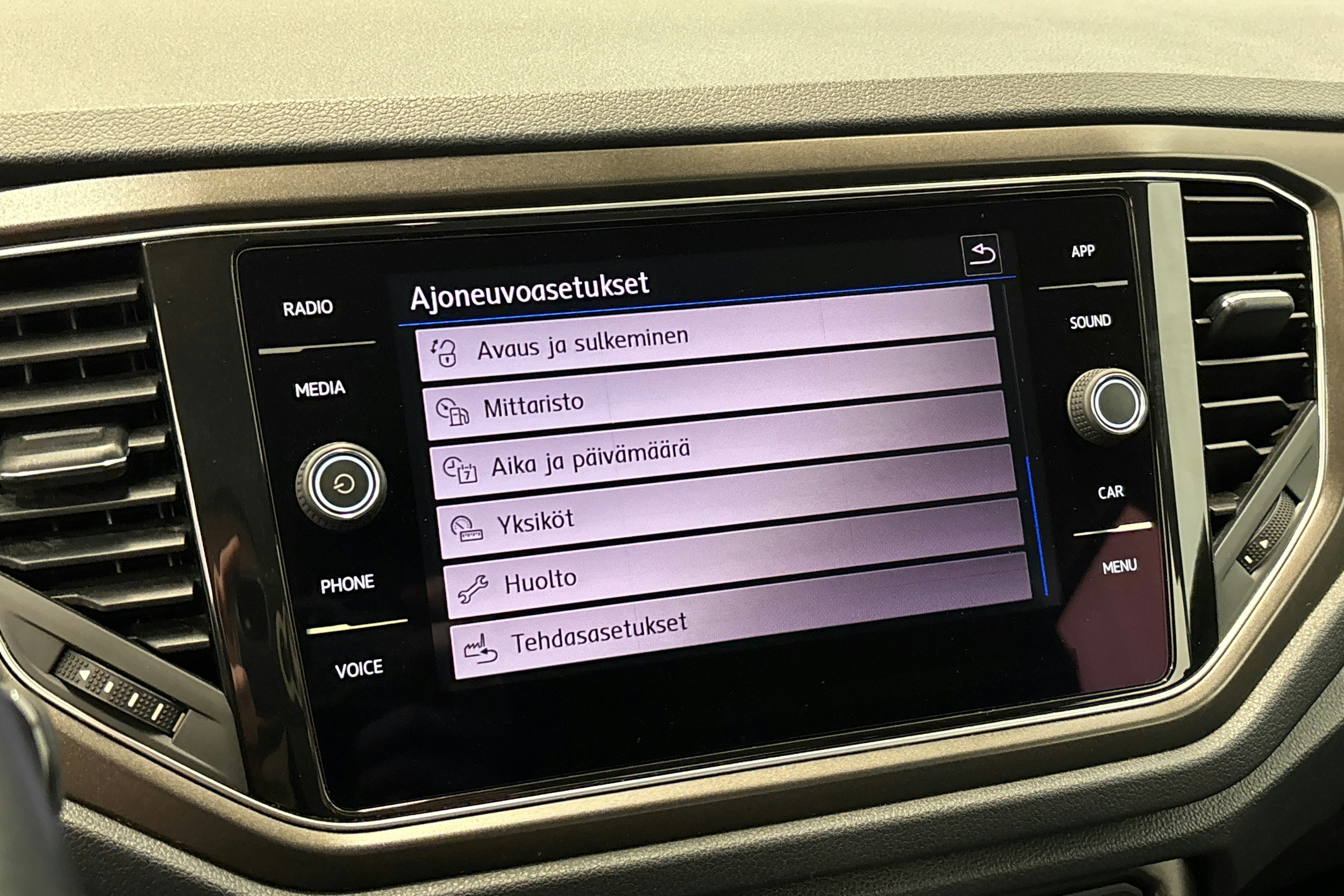 valkoinen Volkswagen T-Roc 2018 kuva 22.