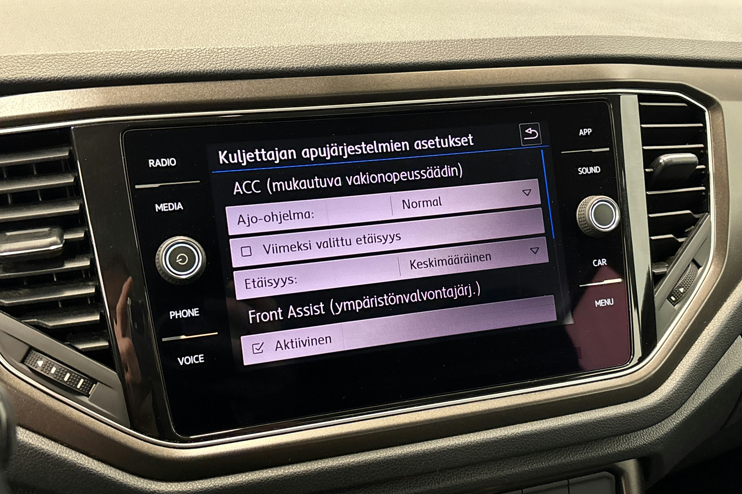 valkoinen Volkswagen T-Roc 2018 kuva 23.