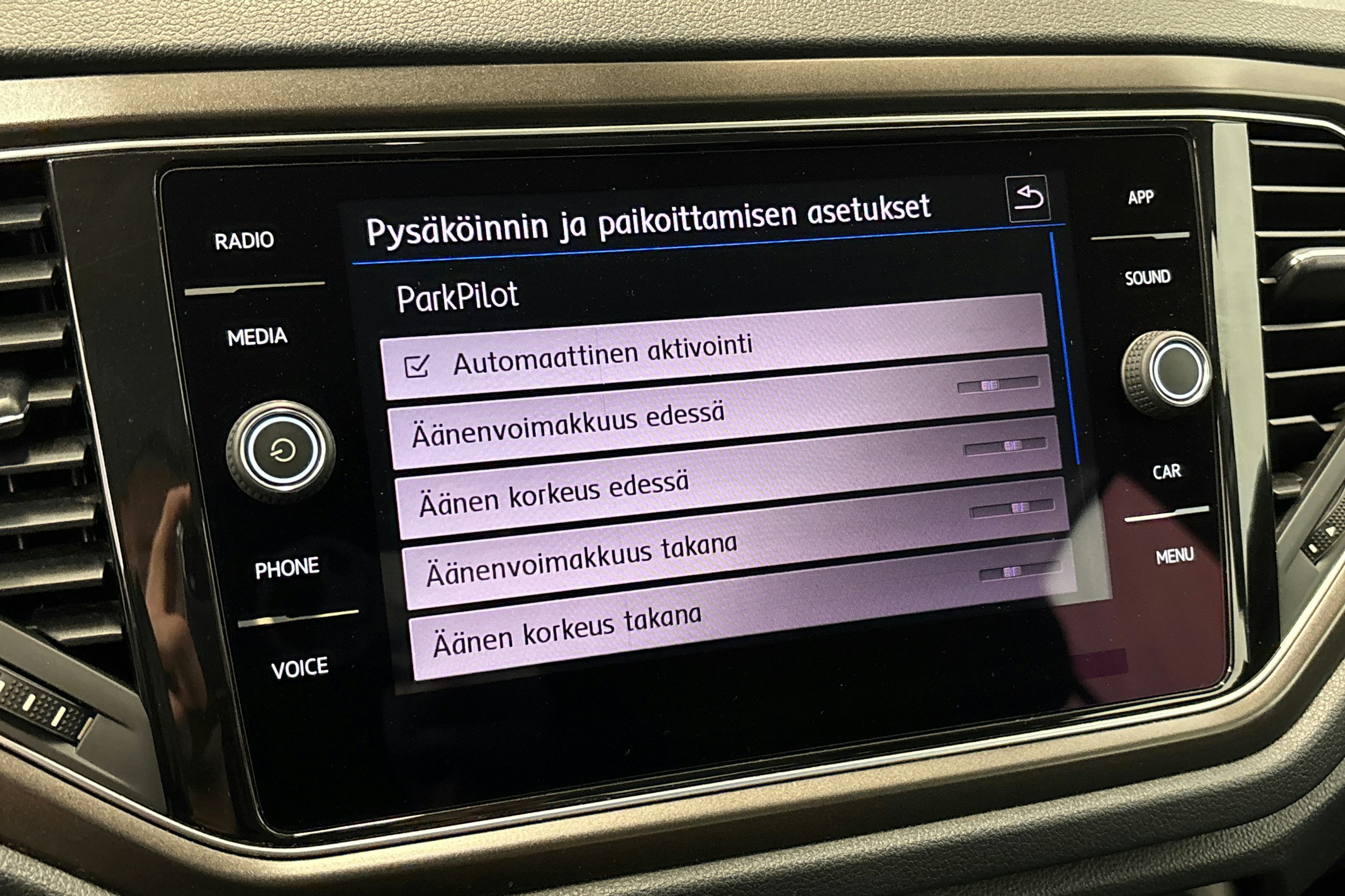 valkoinen Volkswagen T-Roc 2018 kuva 25.