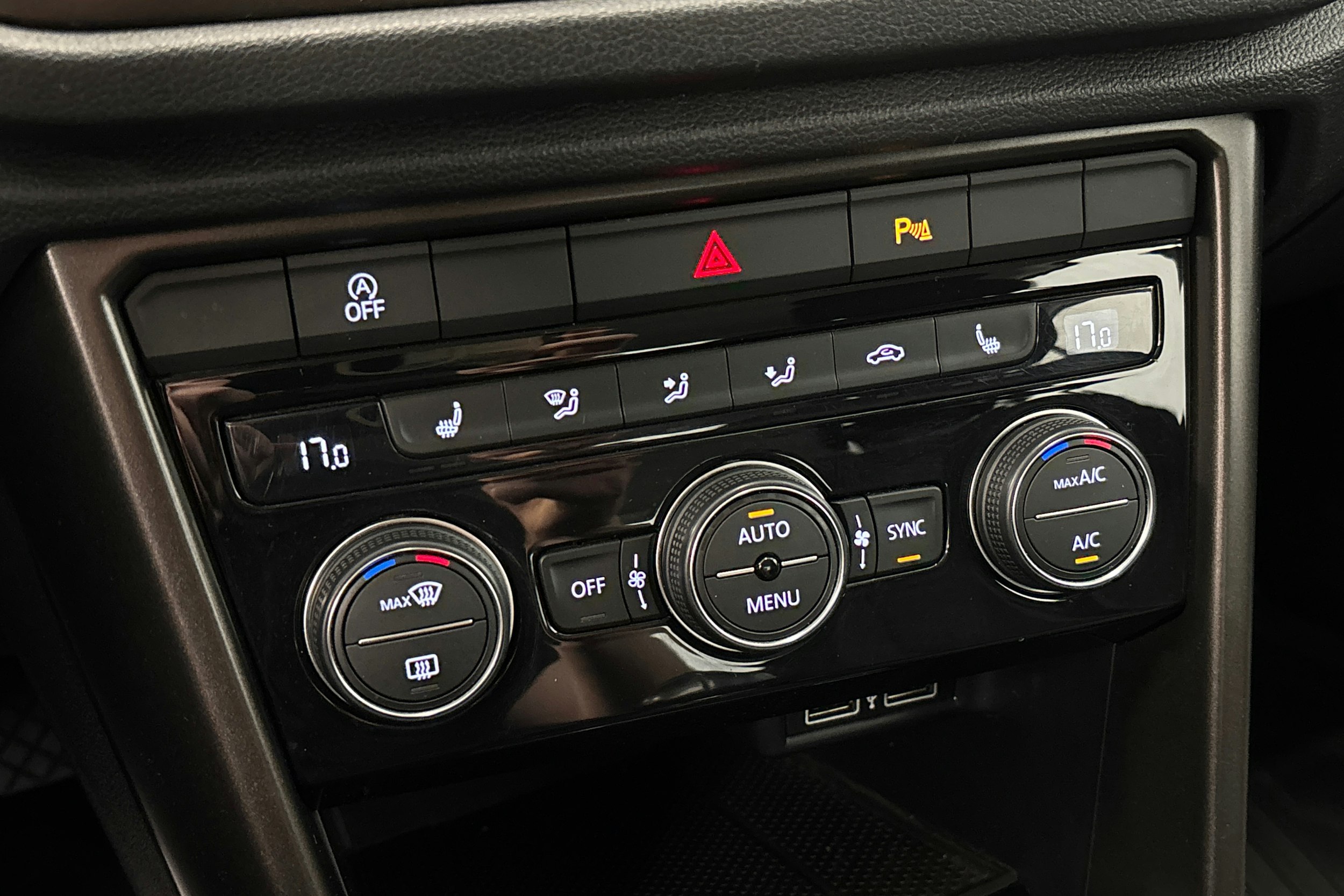 valkoinen Volkswagen T-Roc 2018 kuva 29.