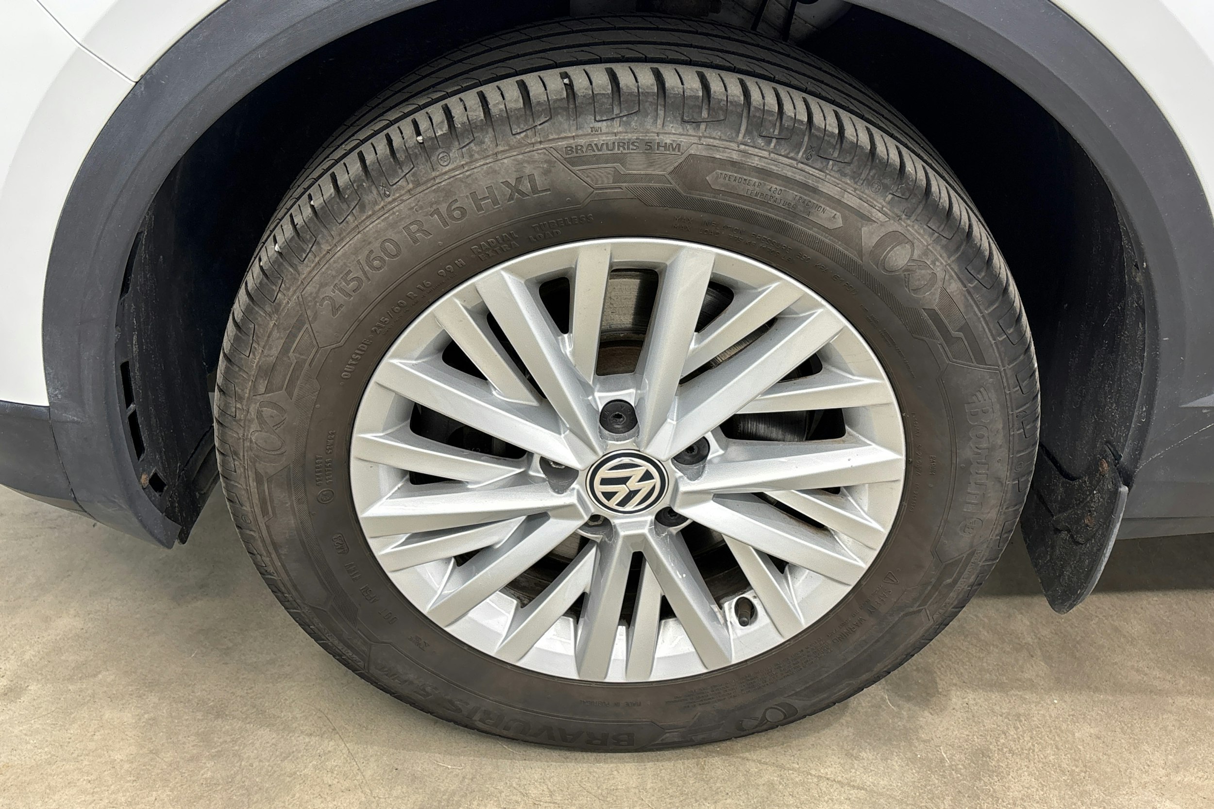 valkoinen Volkswagen T-Roc 2018 kuva 38.
