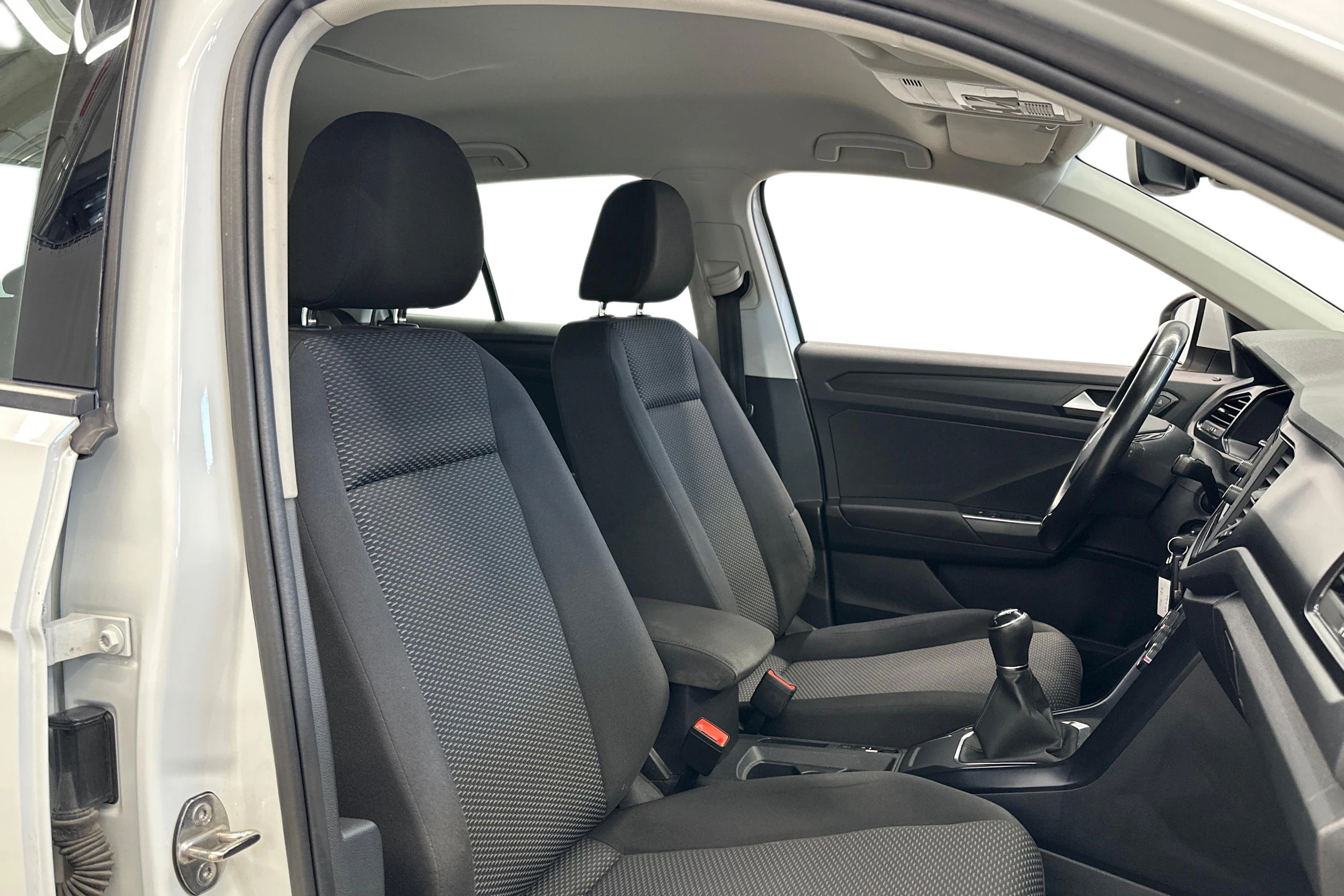 valkoinen Volkswagen T-Roc 2018 kuva 7.