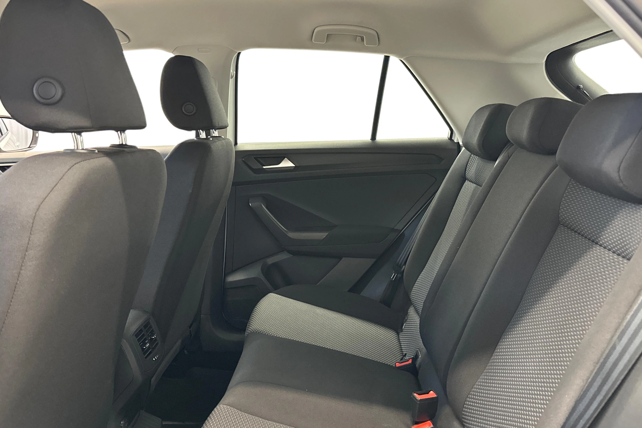 valkoinen Volkswagen T-Roc 2018 kuva 8.