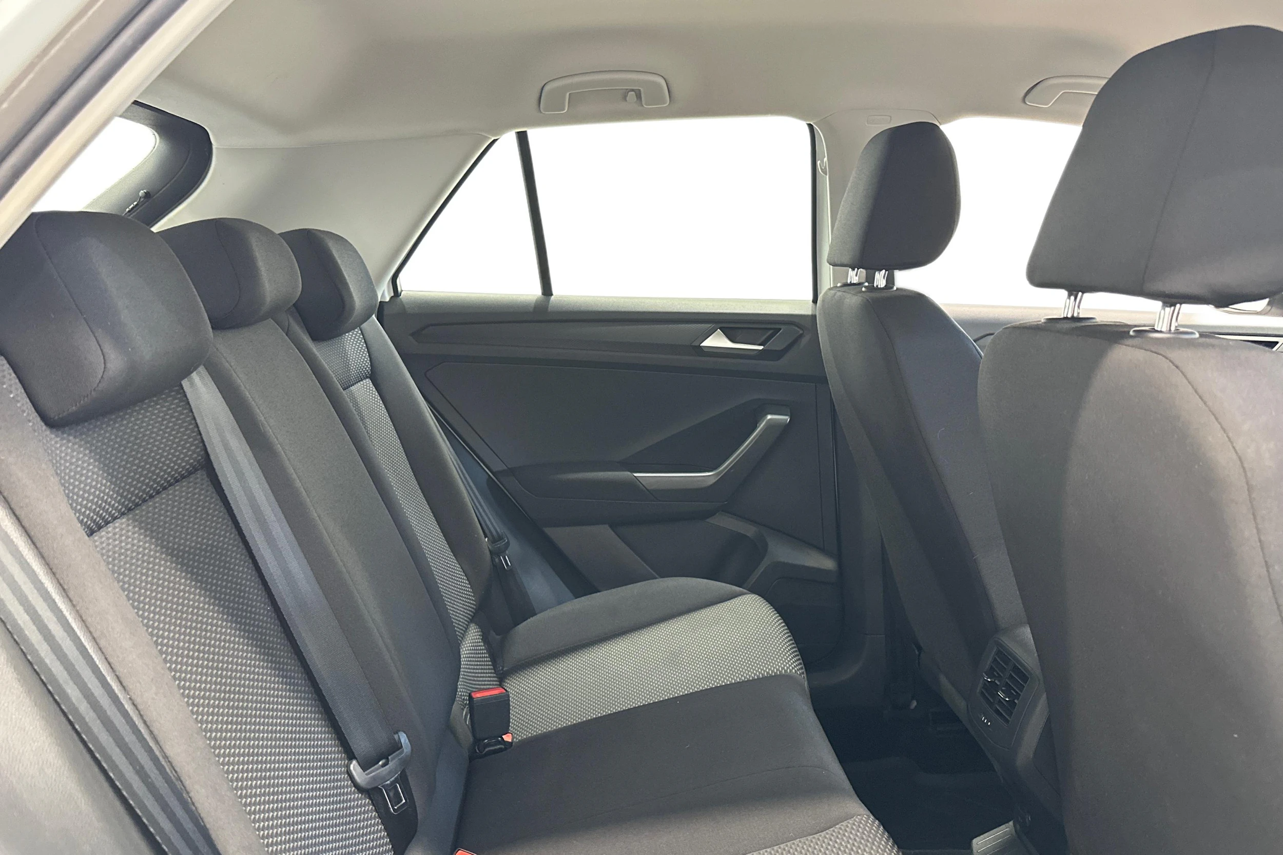 valkoinen Volkswagen T-Roc 2018 kuva 9.