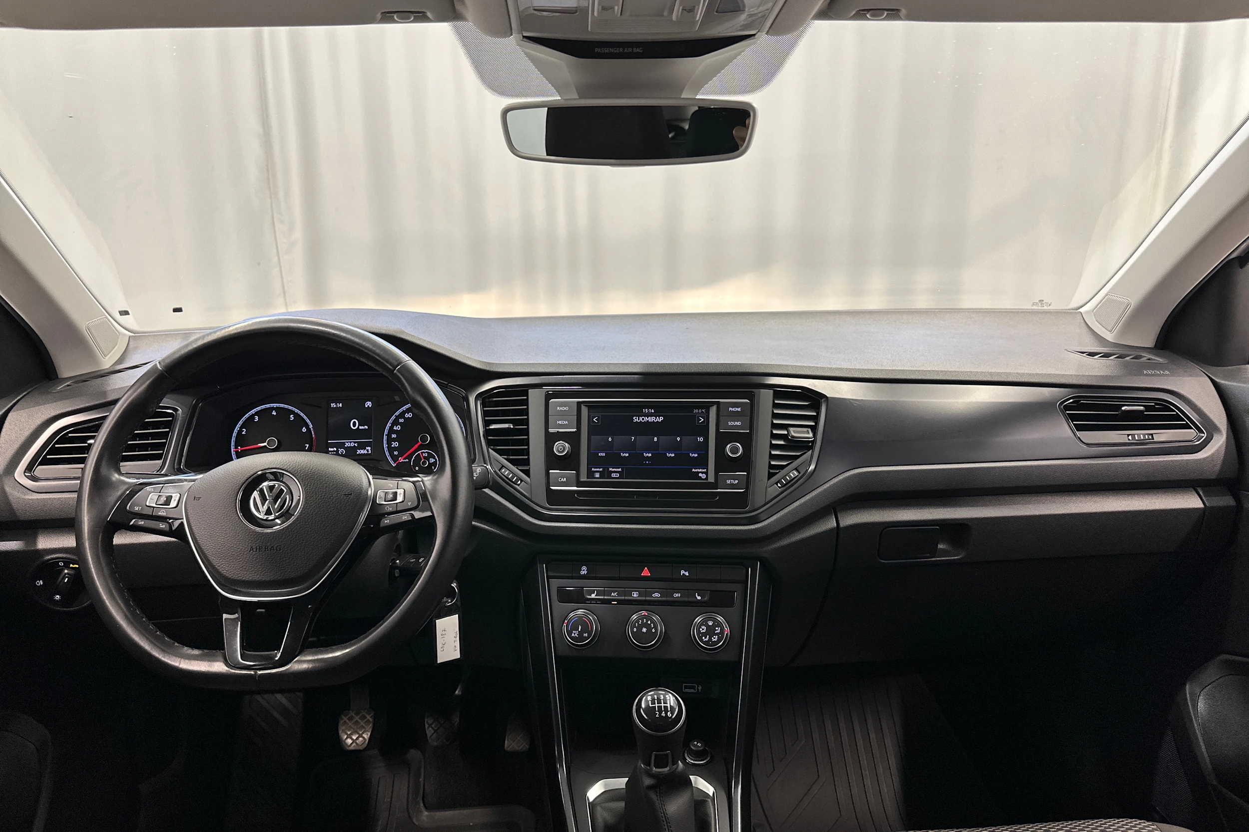 valkoinen Volkswagen T-Roc 2018 kuva 11.