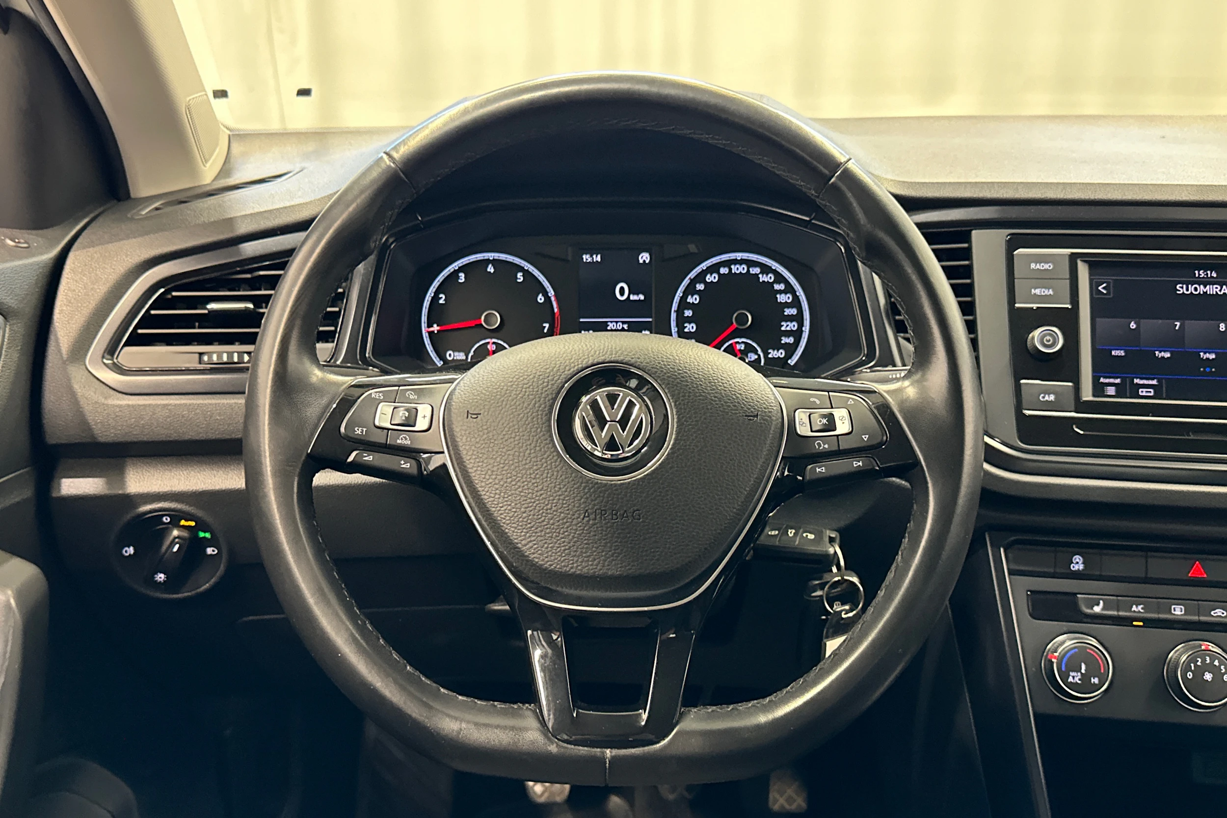 valkoinen Volkswagen T-Roc 2018 kuva 12.