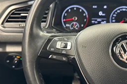 valkoinen Volkswagen T-Roc 2018 kuva 13.