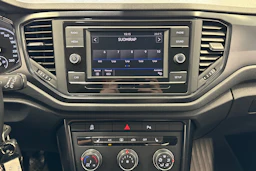 valkoinen Volkswagen T-Roc 2018 kuva 16.