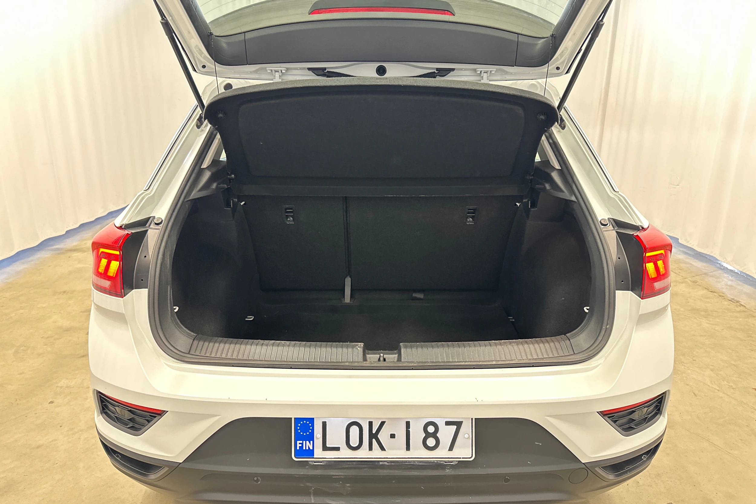 valkoinen Volkswagen T-Roc 2018 kuva 19.