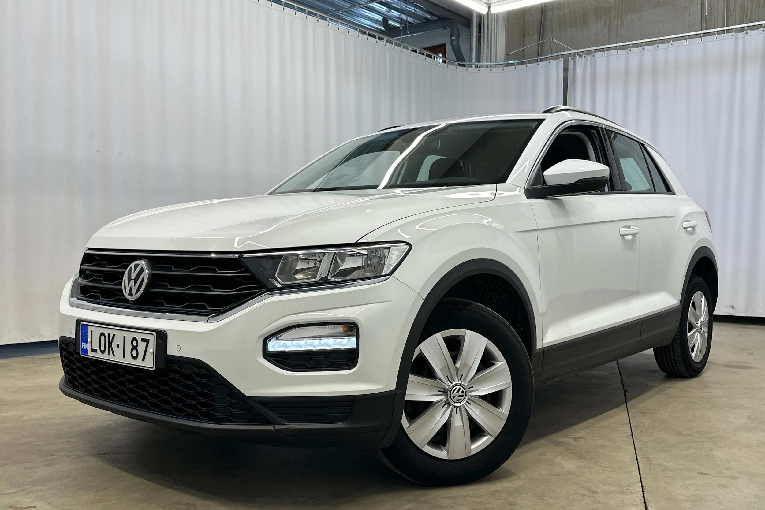 valkoinen Volkswagen T-Roc 2018 kuva 20.