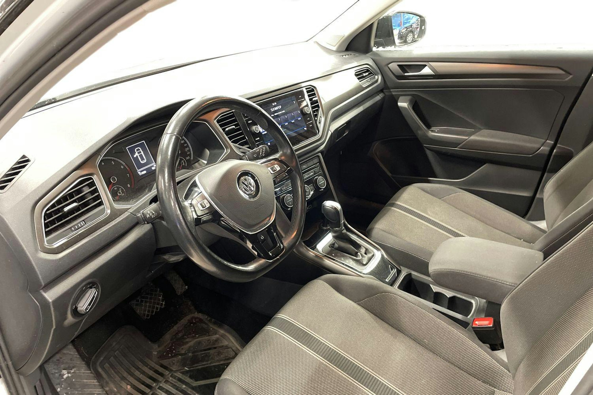 valkoinen Volkswagen T-Roc 2018 kuva 3.