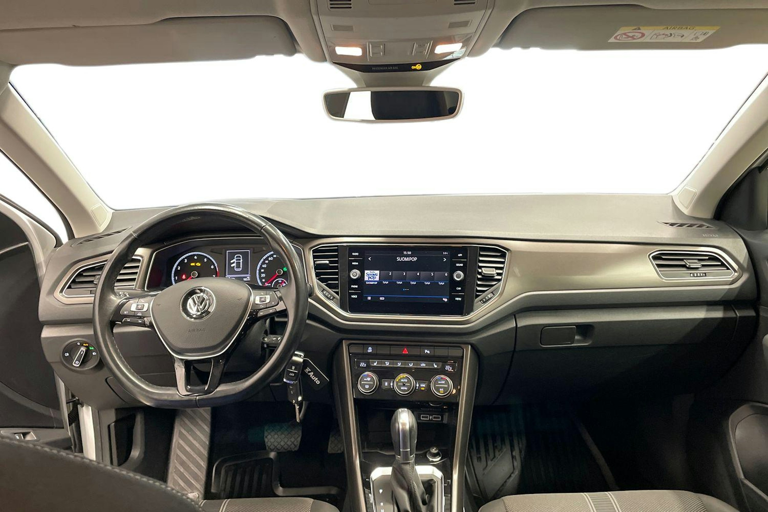 valkoinen Volkswagen T-Roc 2018 kuva 9.